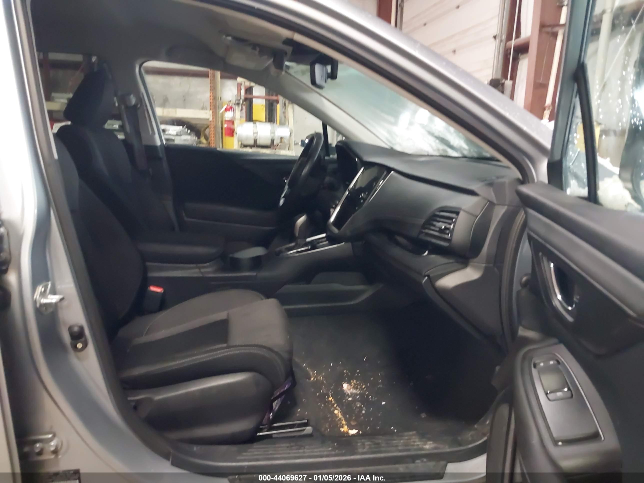 SUBARU OUTBACK image 5