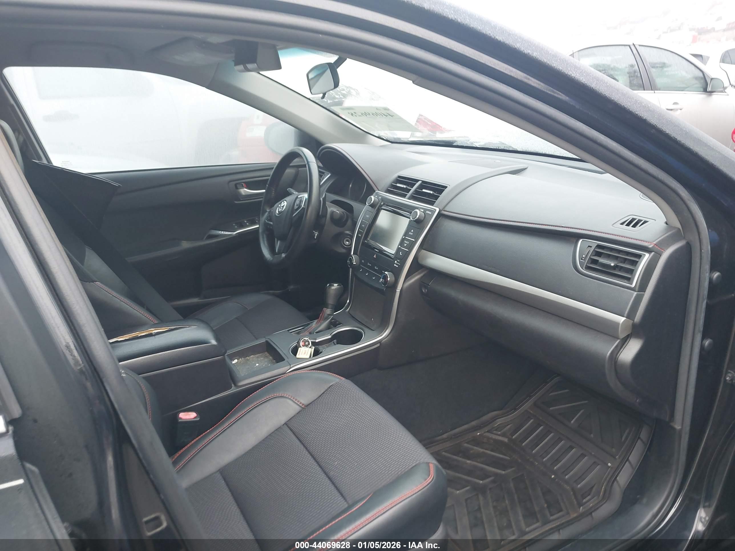 TOYOTA CAMRY image 5