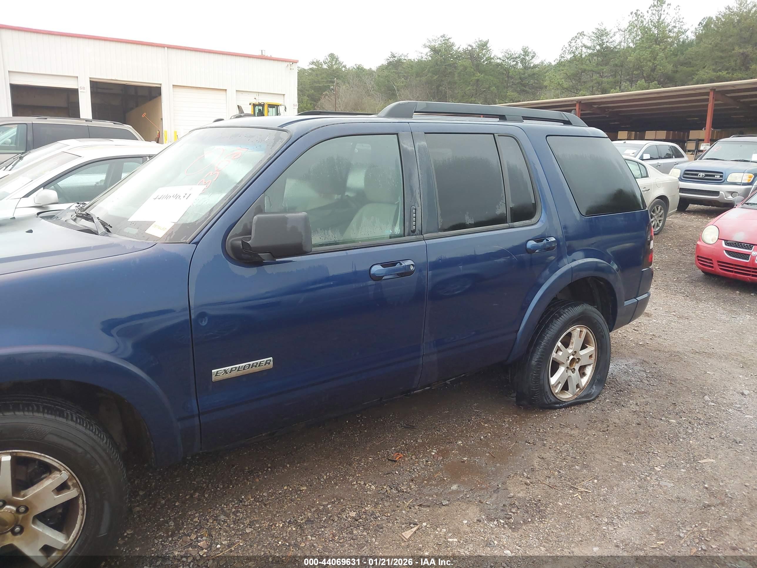 FORD EXPLORER image 6