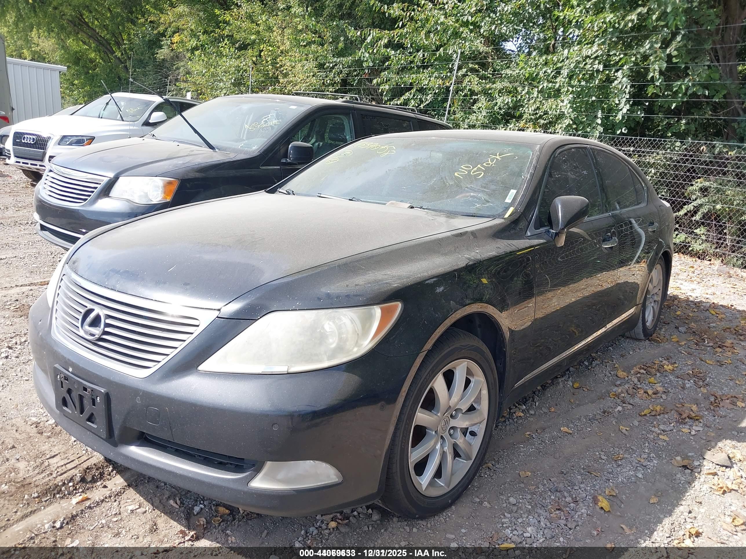 LEXUS LS image 2