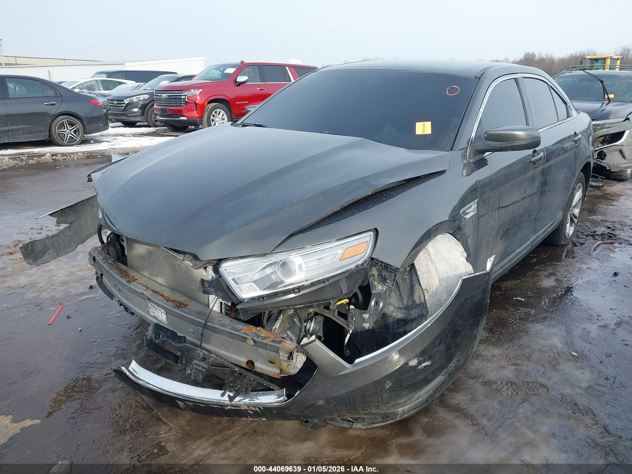 FORD TAURUS image 2