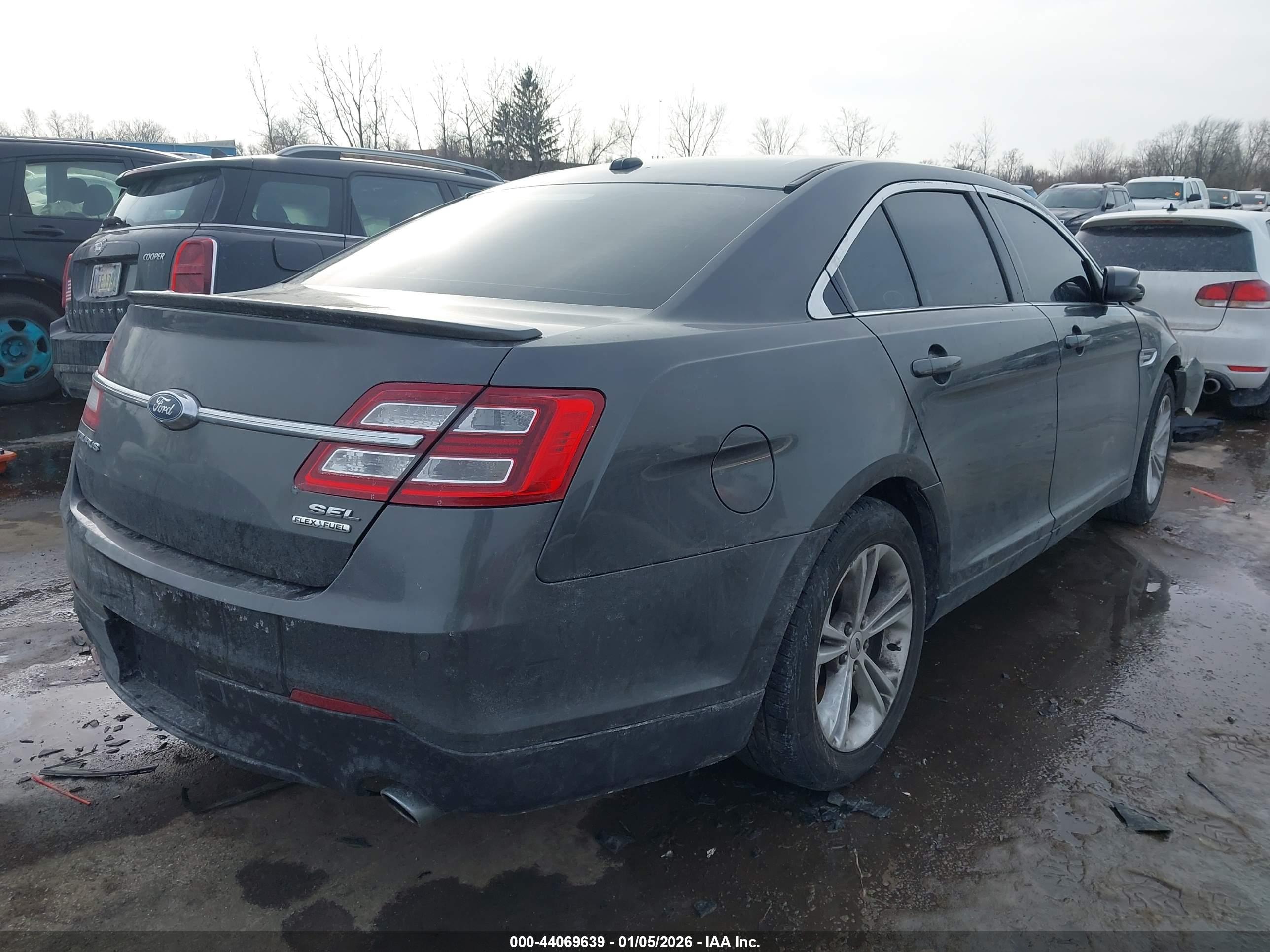 FORD TAURUS image 4