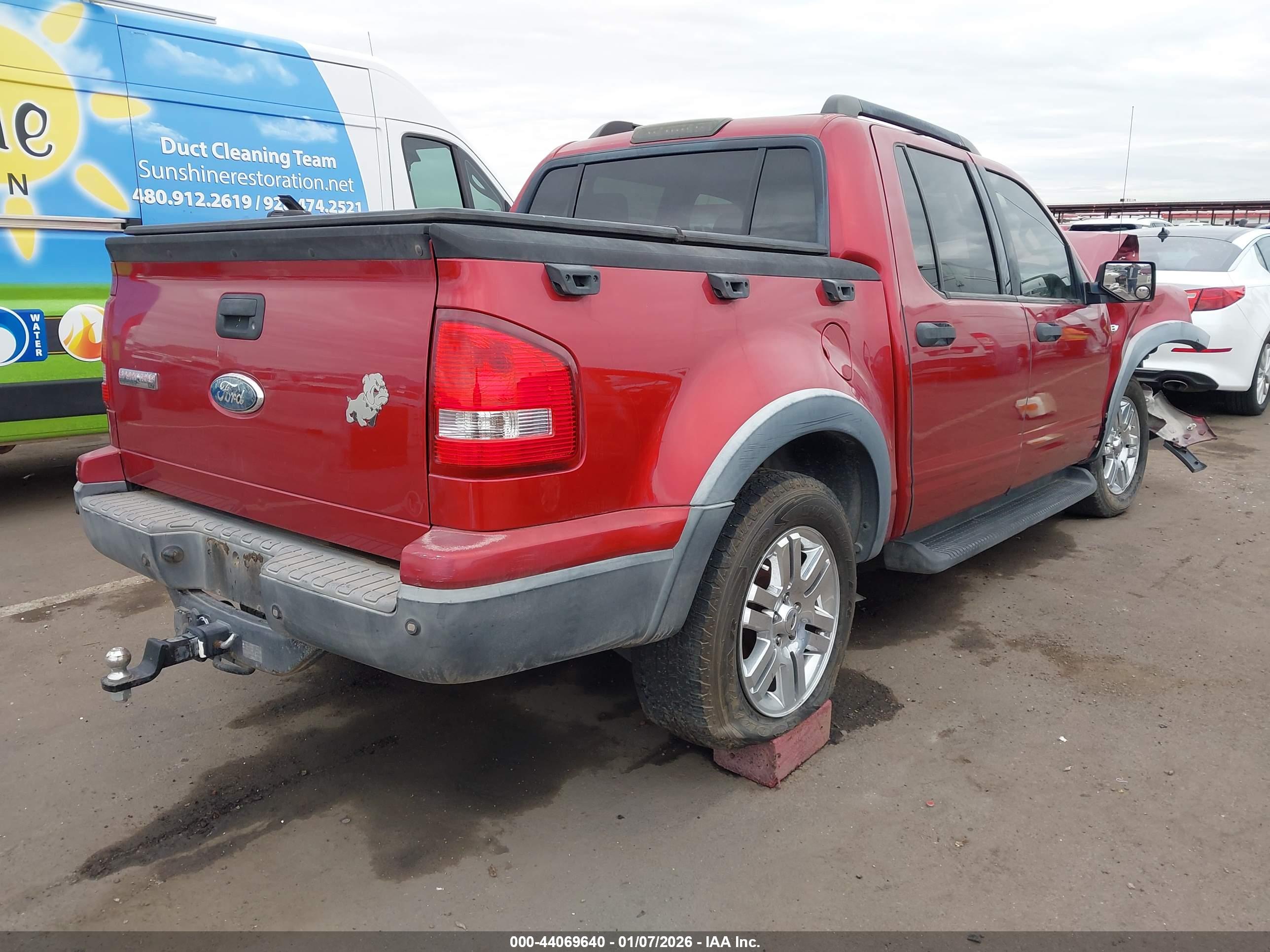 FORD EXPLORER image 4