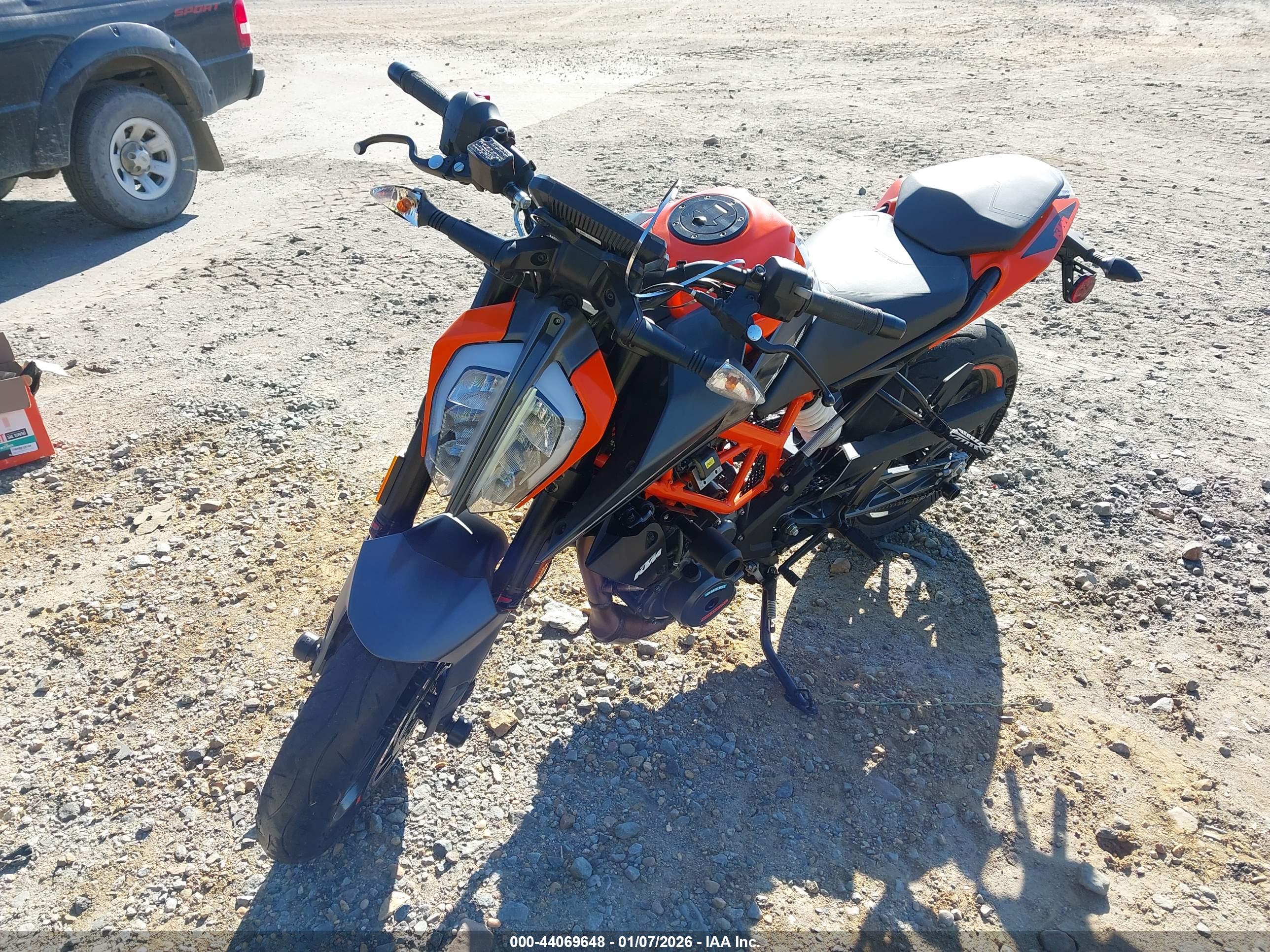 KTM 390 image 2