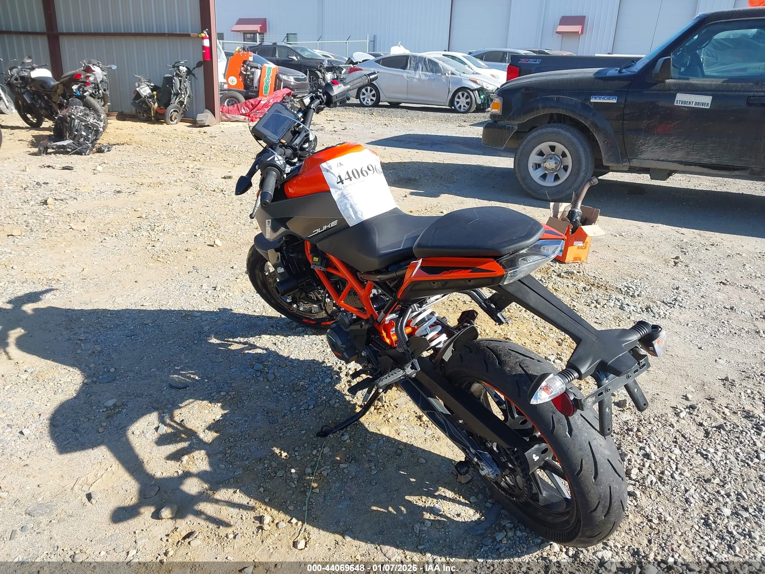 KTM 390 image 3