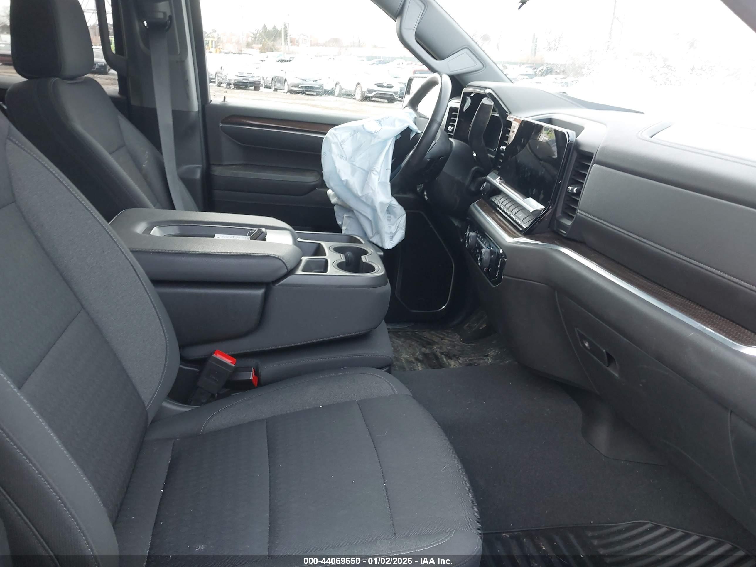 CHEVROLET SILVERADO image 5