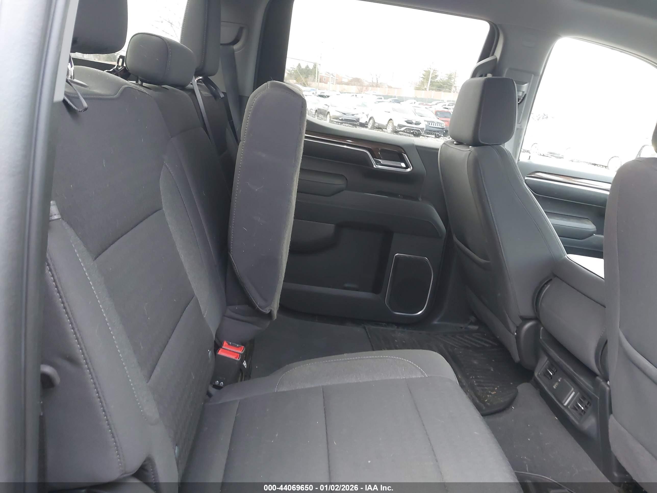CHEVROLET SILVERADO image 8
