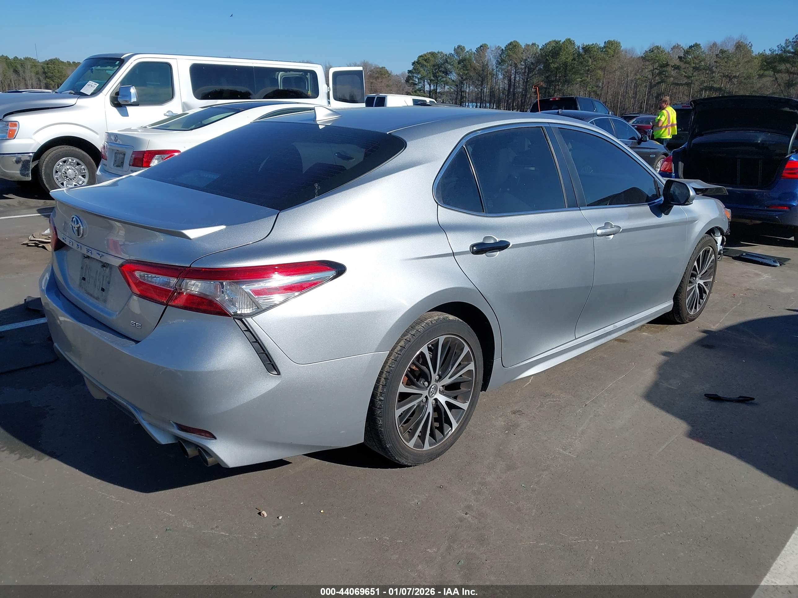TOYOTA CAMRY image 4
