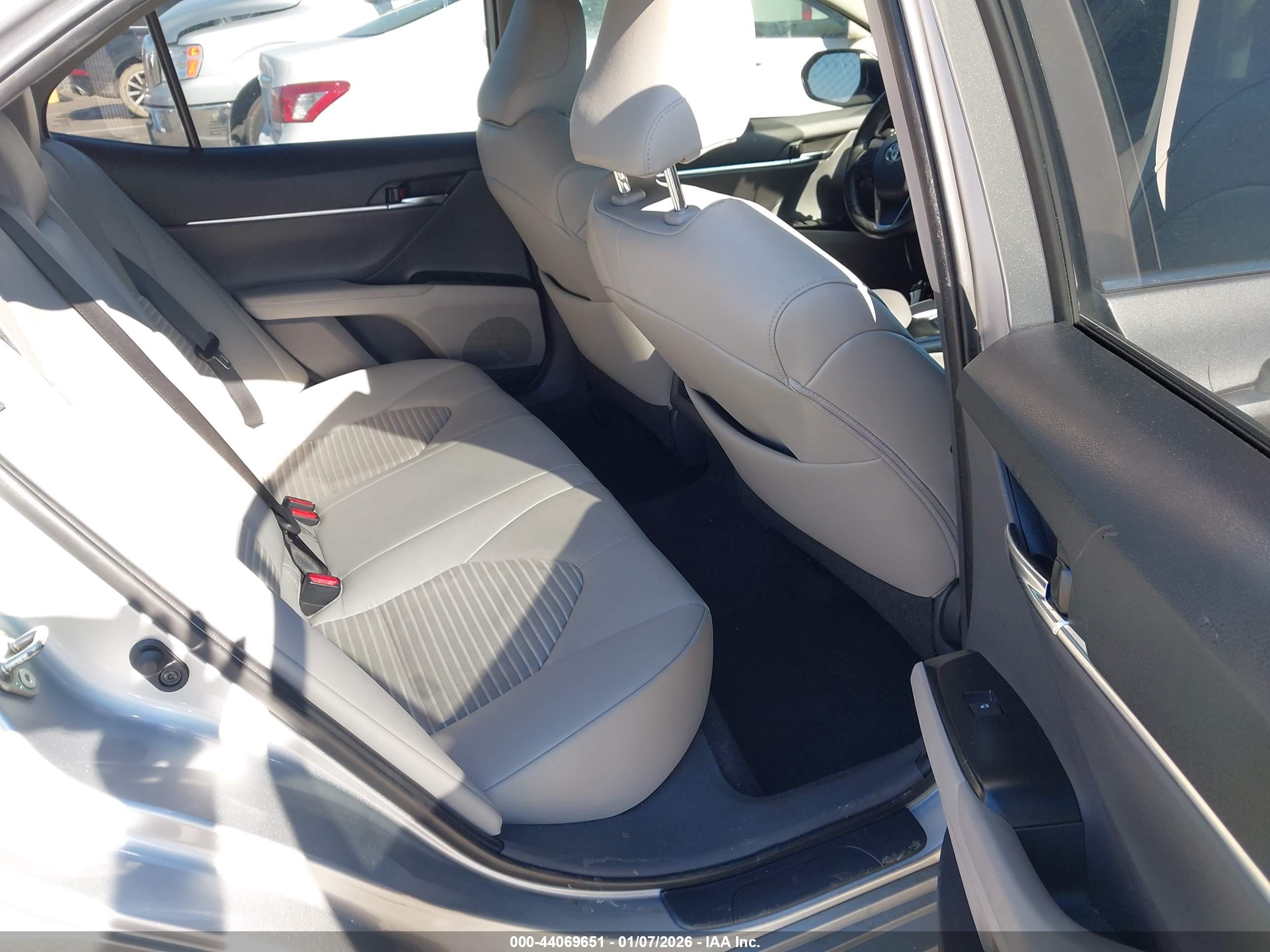 TOYOTA CAMRY image 8
