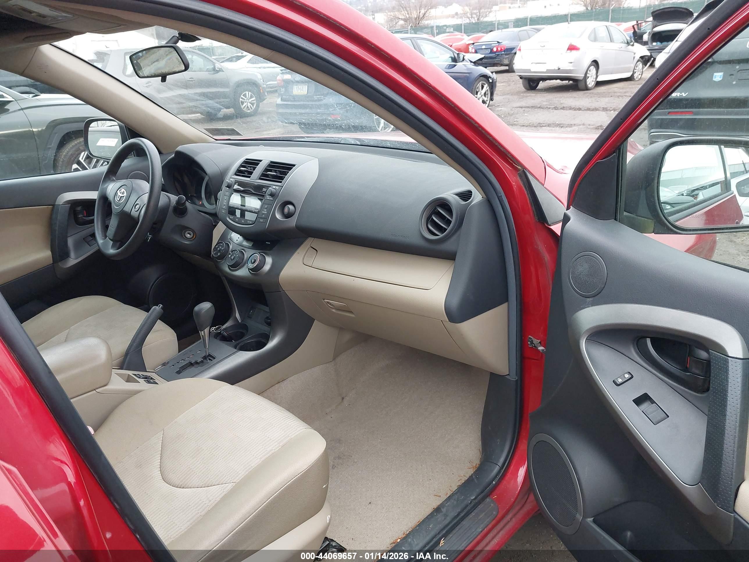 TOYOTA RAV4 image 5