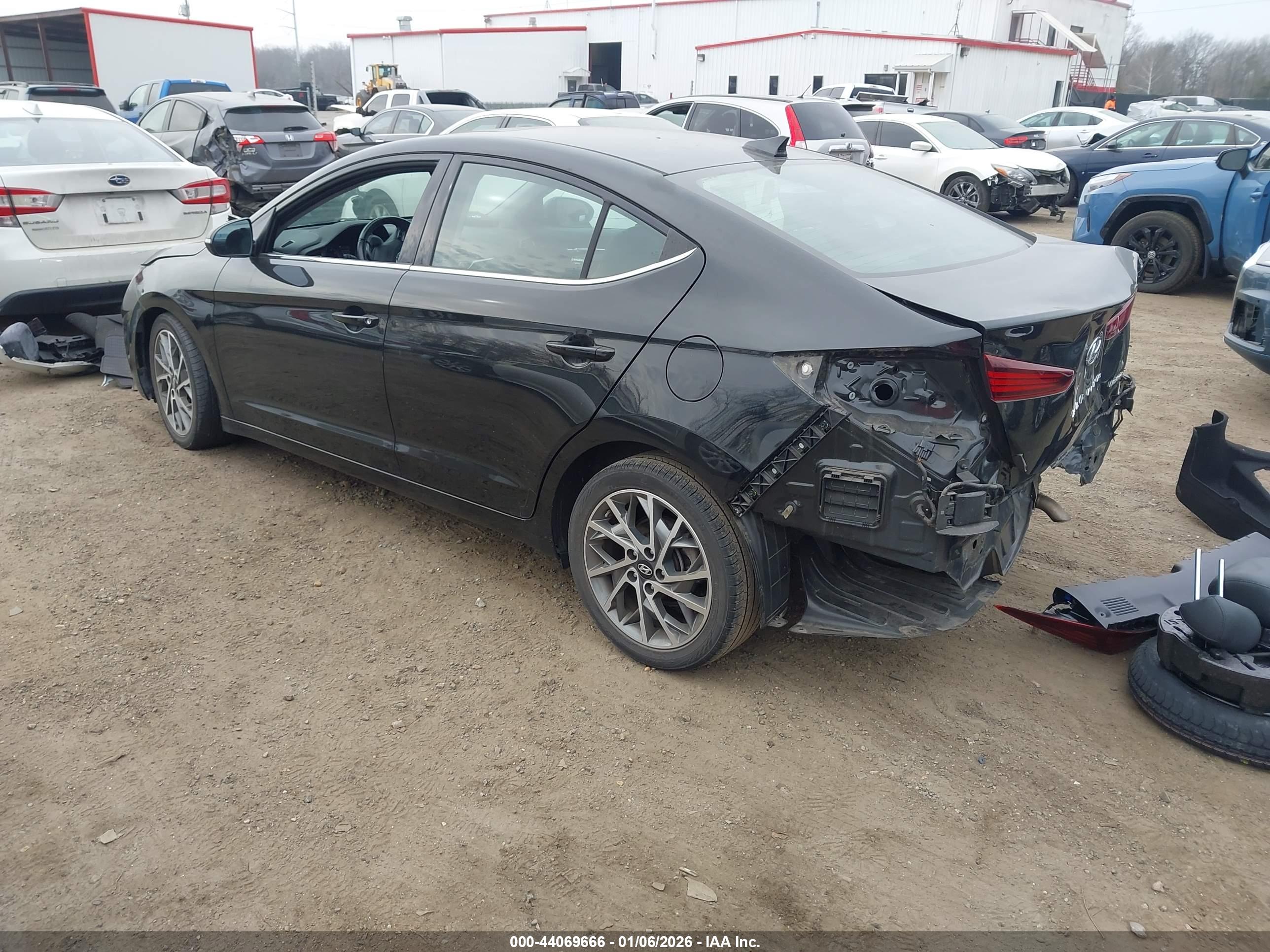 HYUNDAI ELANTRA image 3