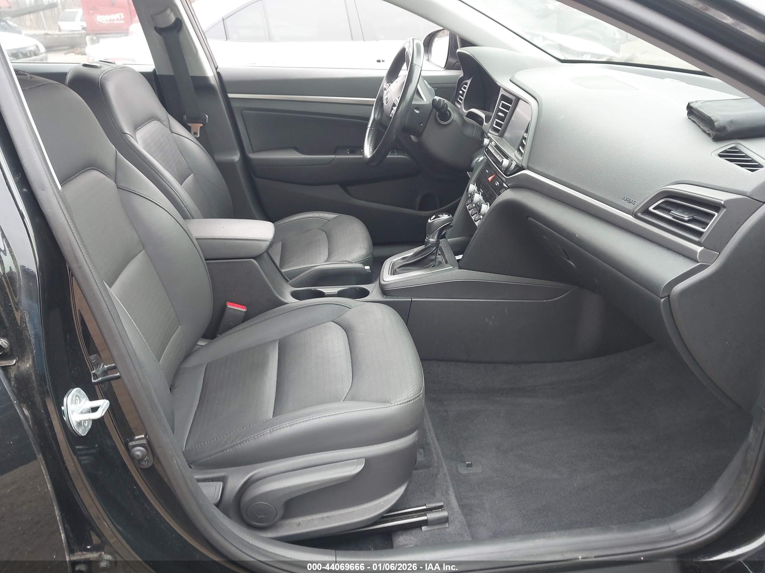 HYUNDAI ELANTRA image 5