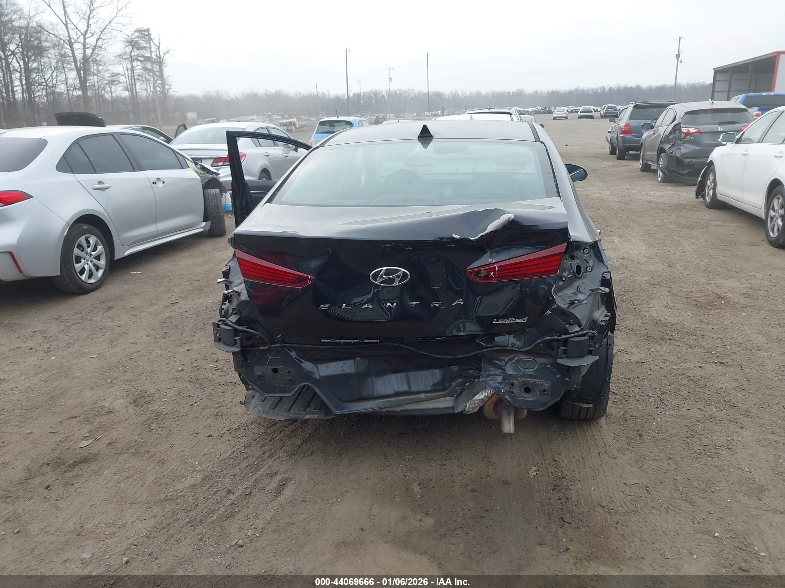 HYUNDAI ELANTRA image 6