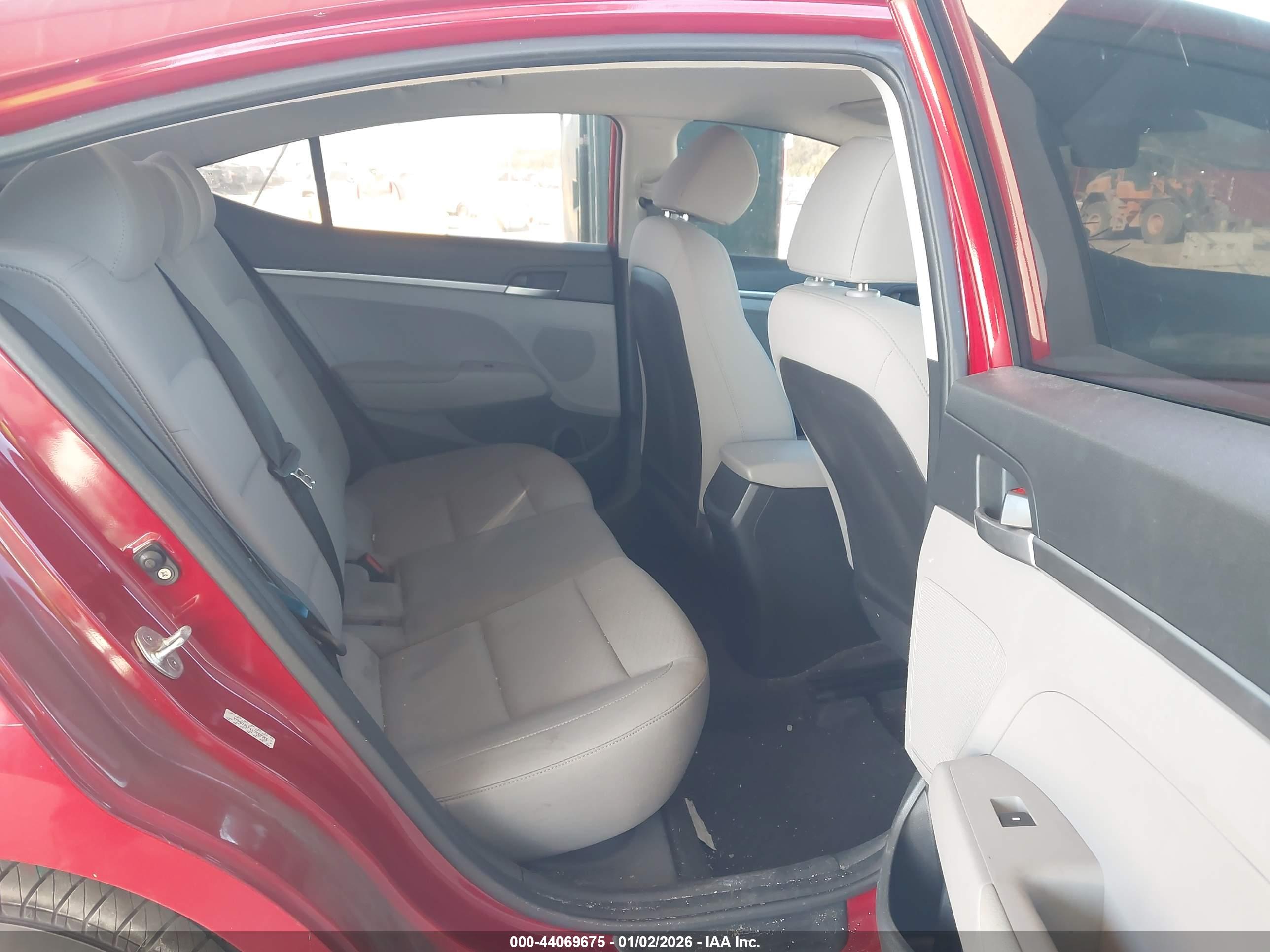 HYUNDAI ELANTRA image 8