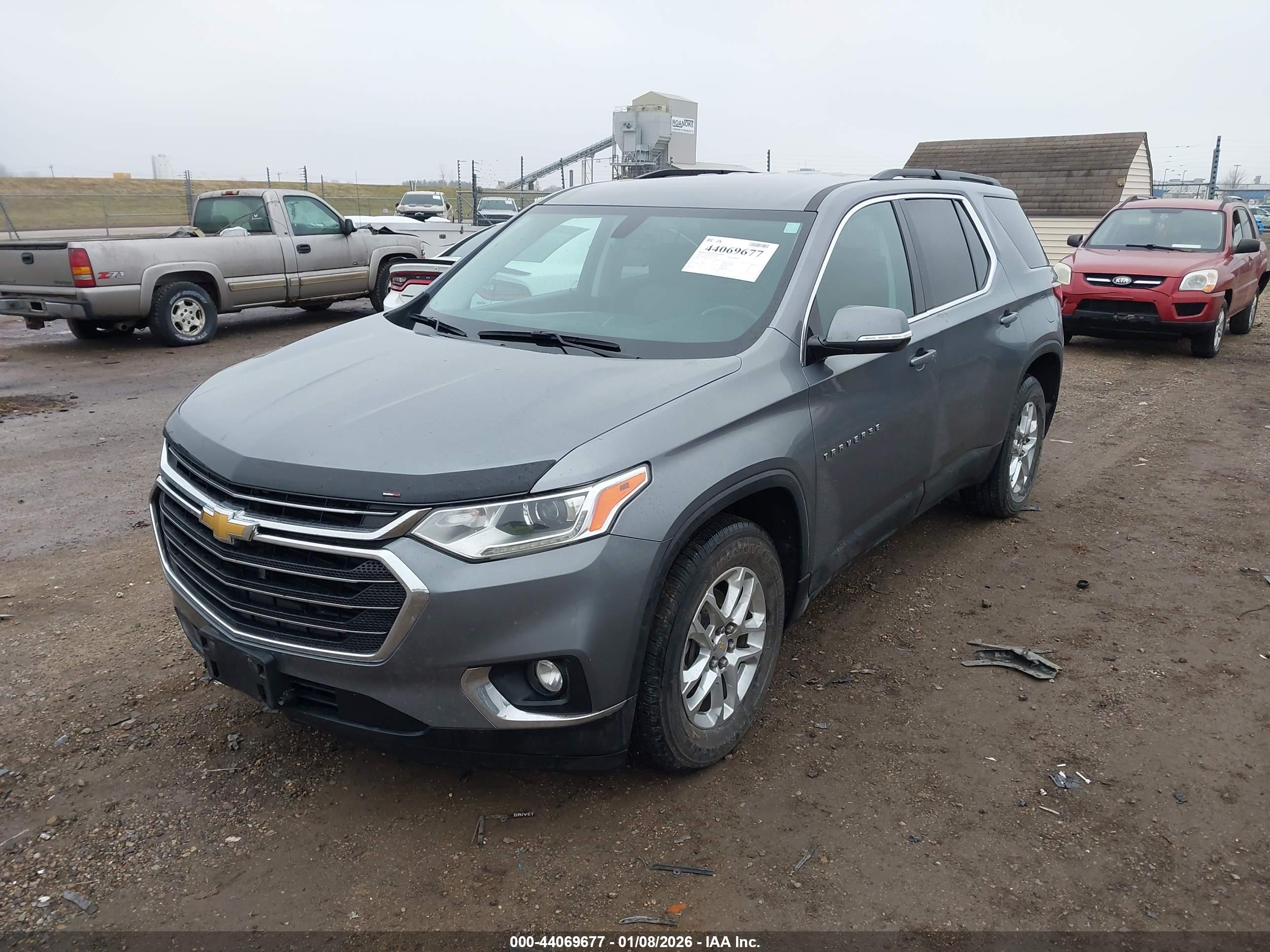 CHEVROLET TRAVERSE image 2