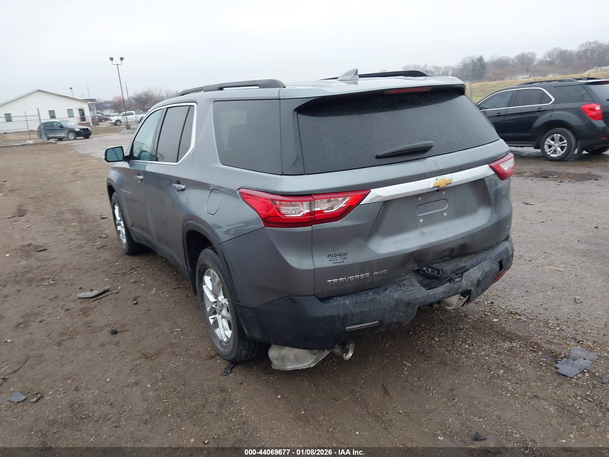 CHEVROLET TRAVERSE image 3