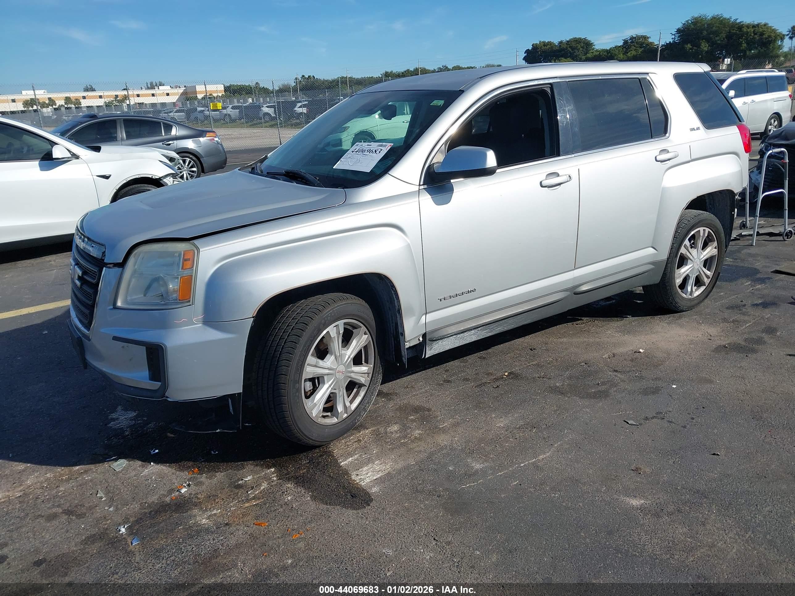 GMC TERRAIN image 2