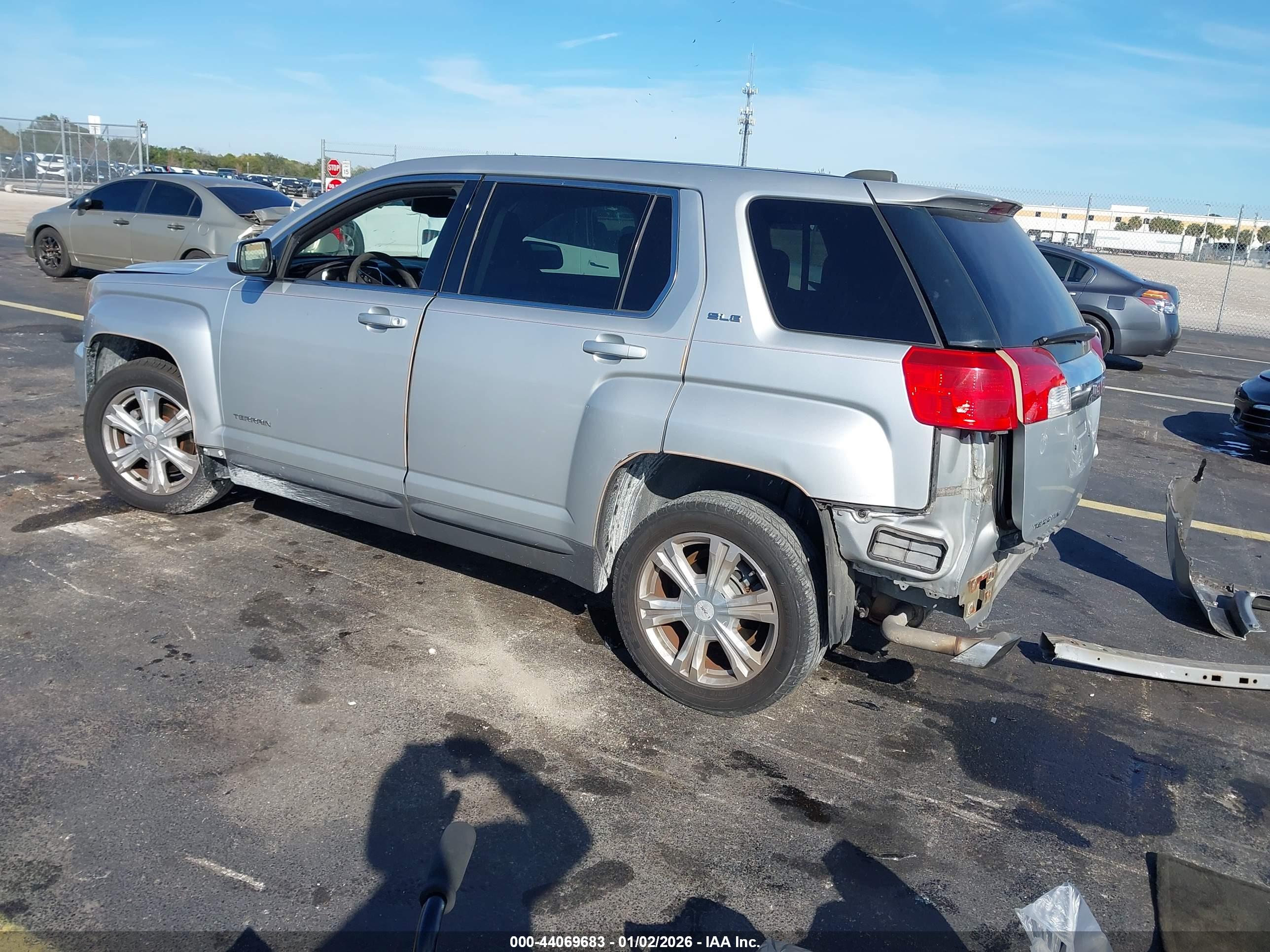 GMC TERRAIN image 3