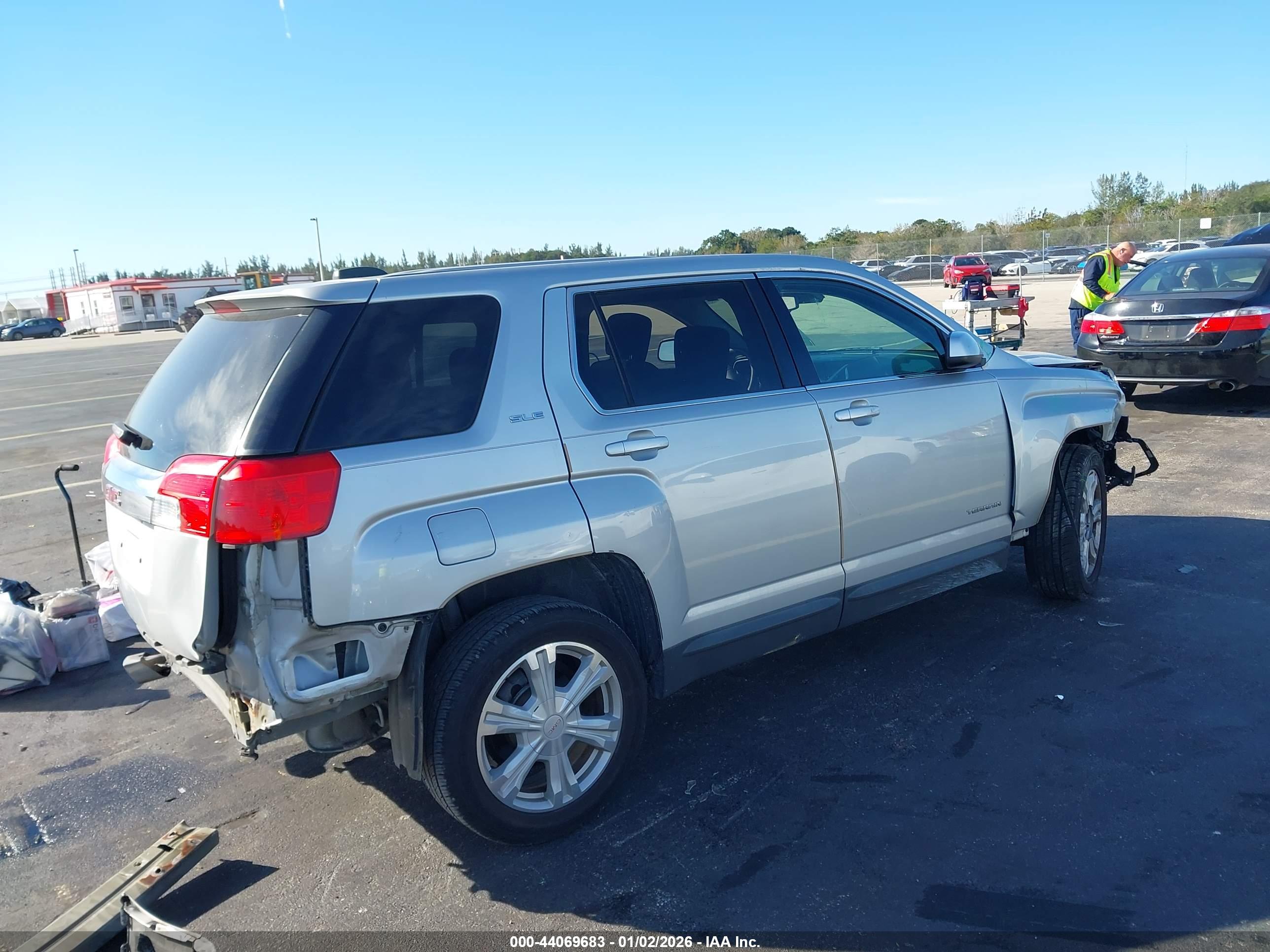 GMC TERRAIN image 4