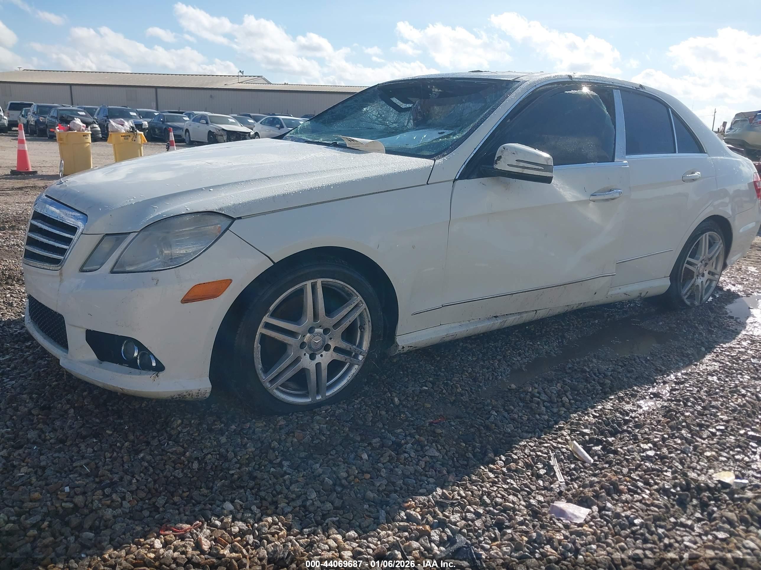 MERCEDES-BENZ E image 2