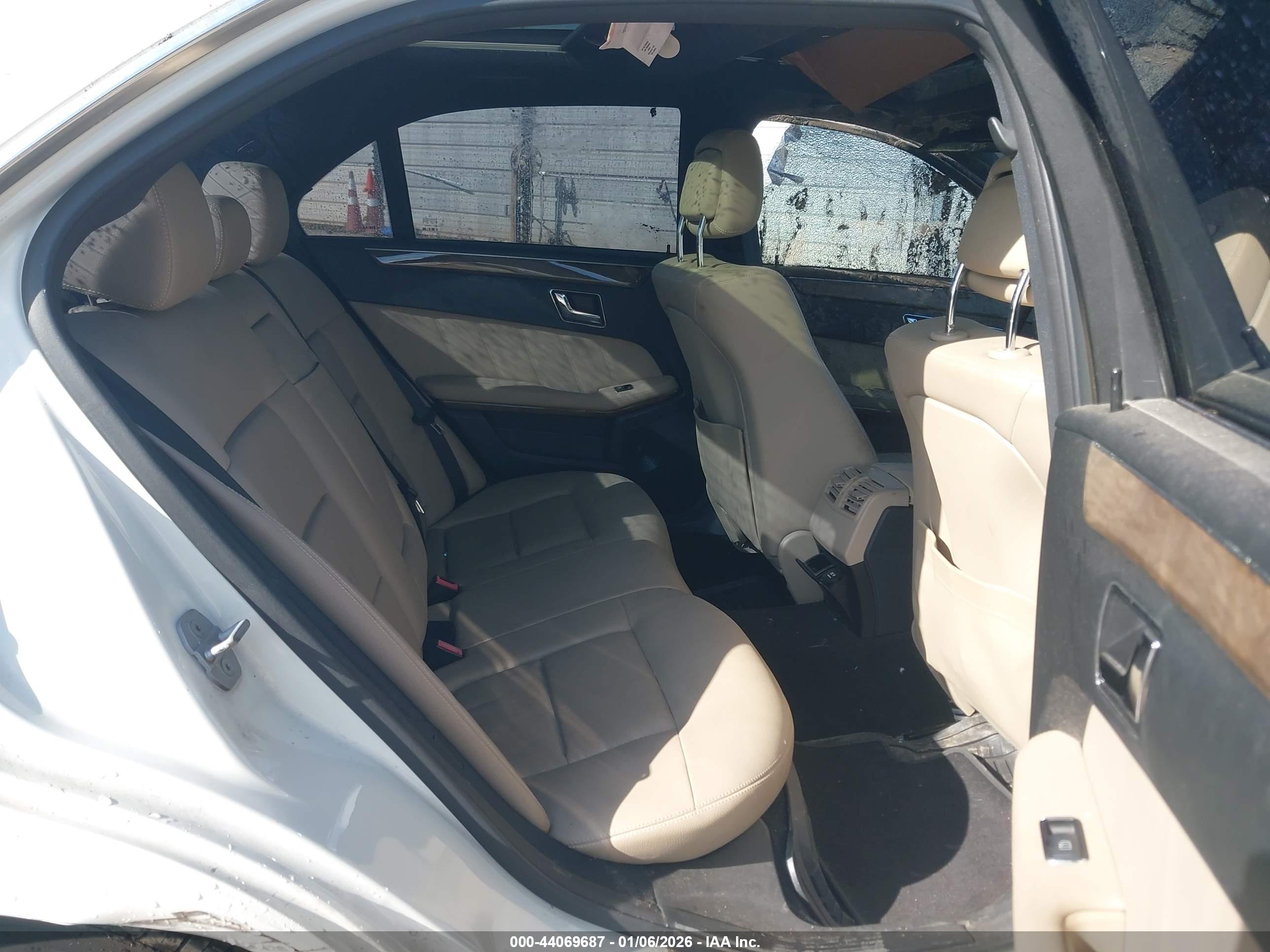 MERCEDES-BENZ E image 8