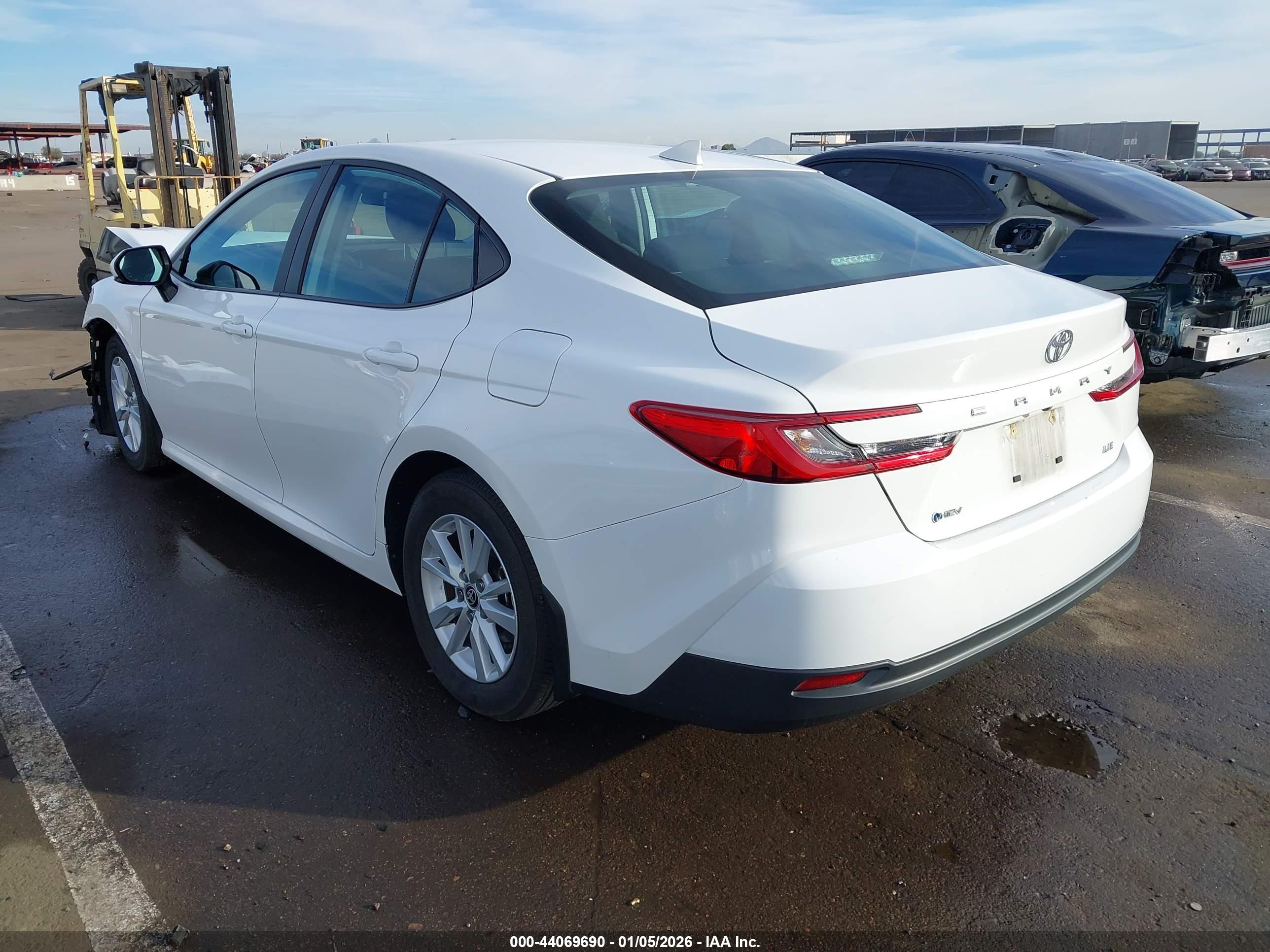 TOYOTA CAMRY image 3