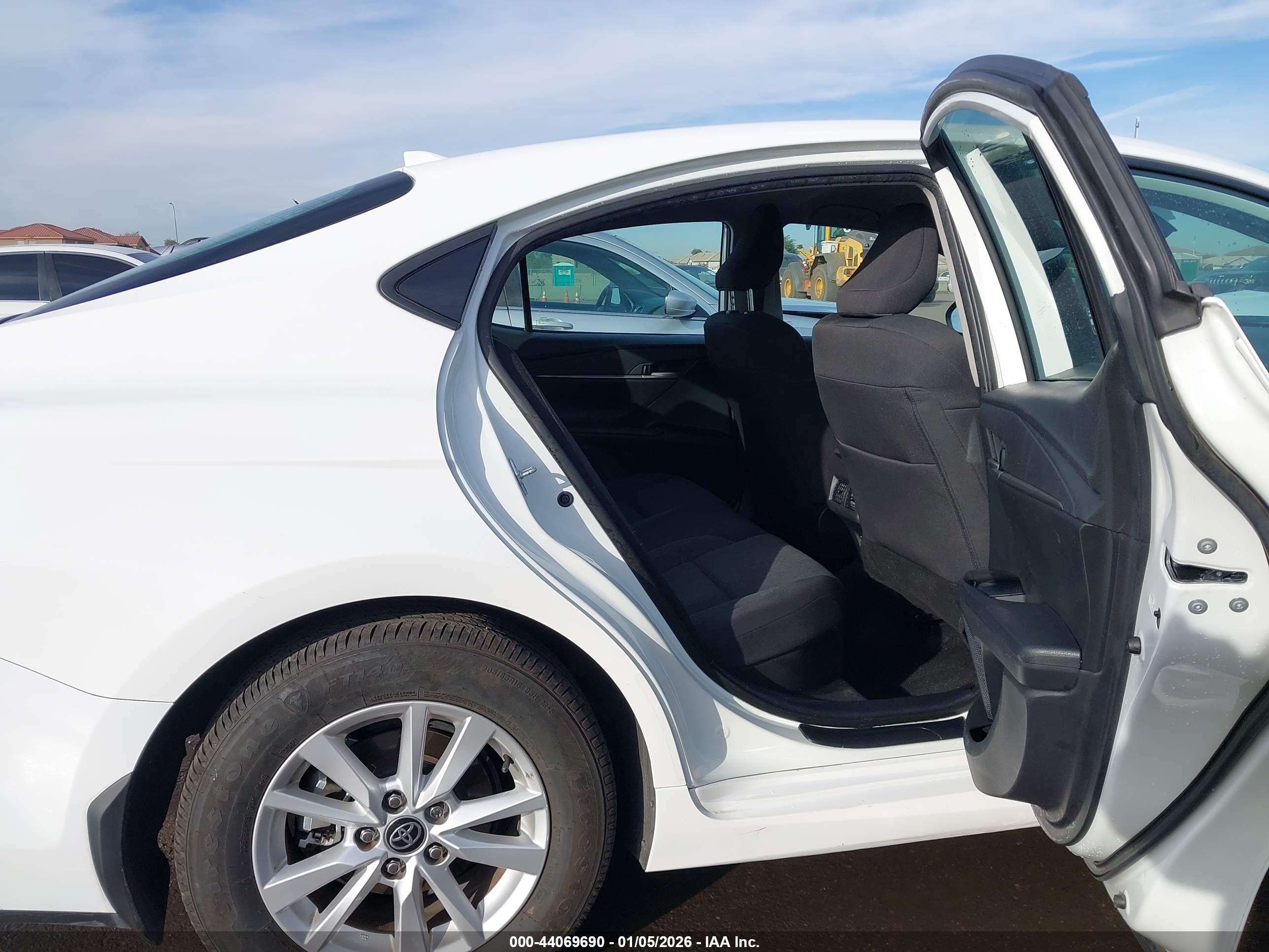 TOYOTA CAMRY image 8