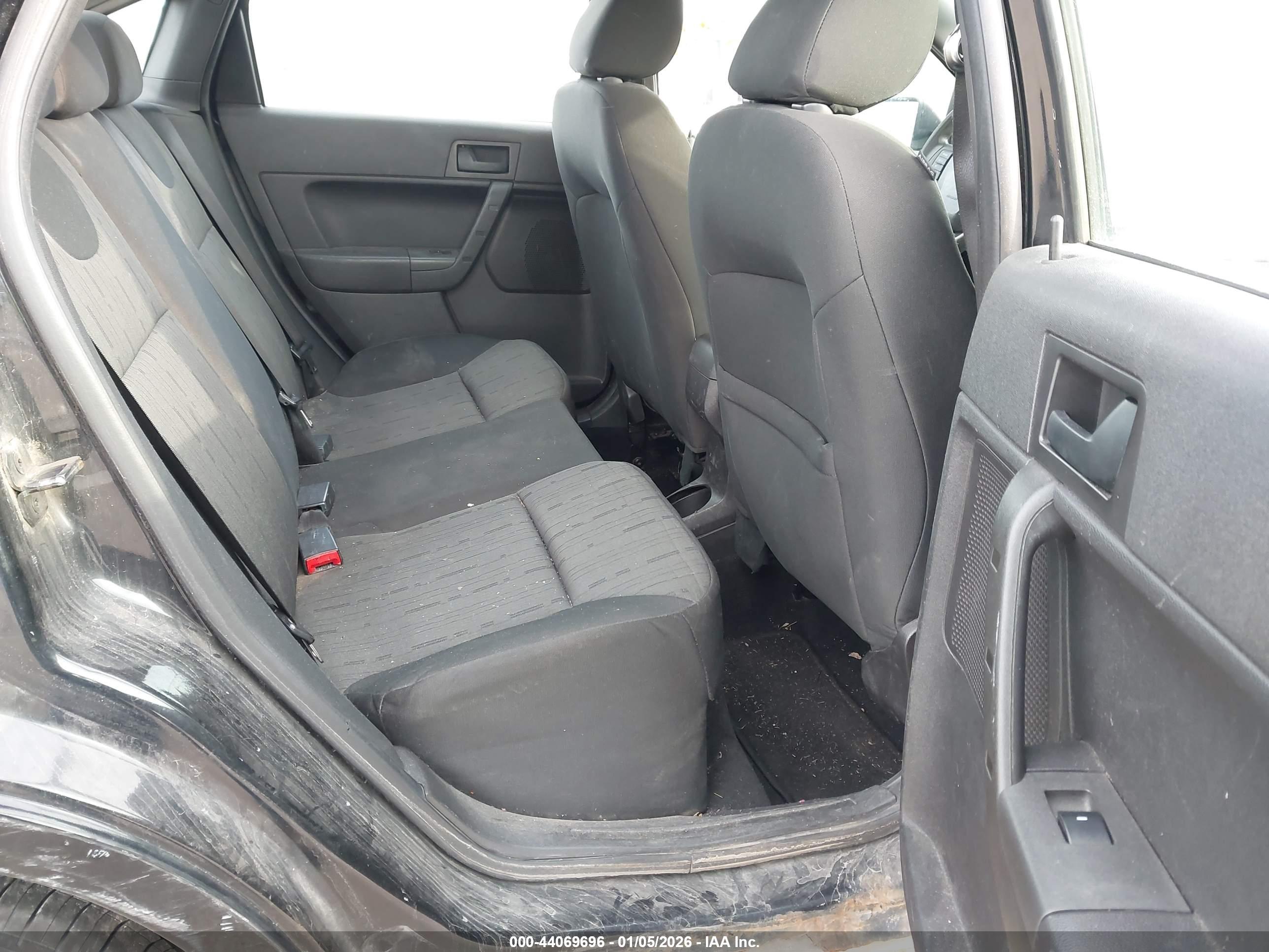 FORD FOCUS image 8