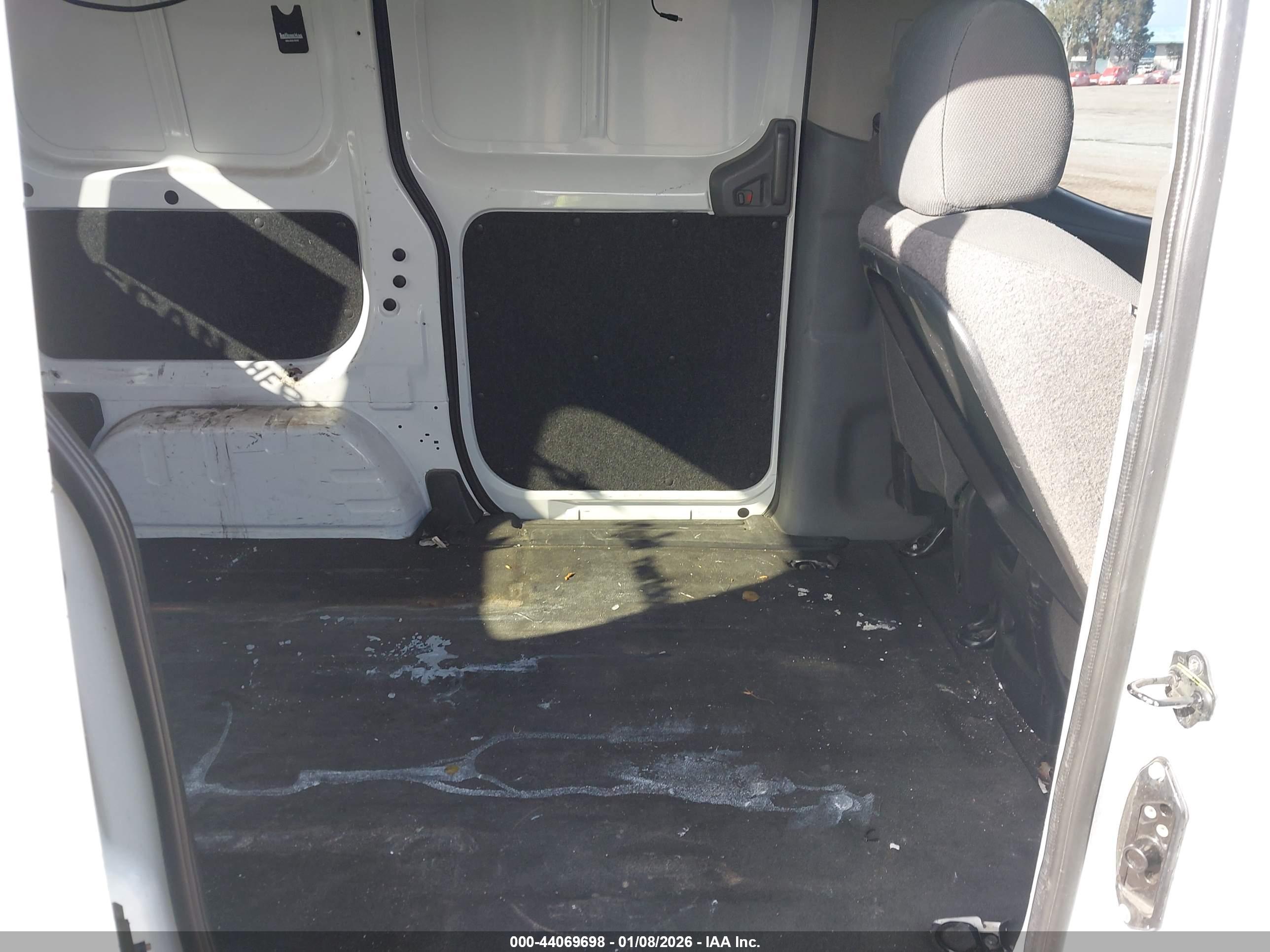 NISSAN NV200 image 8