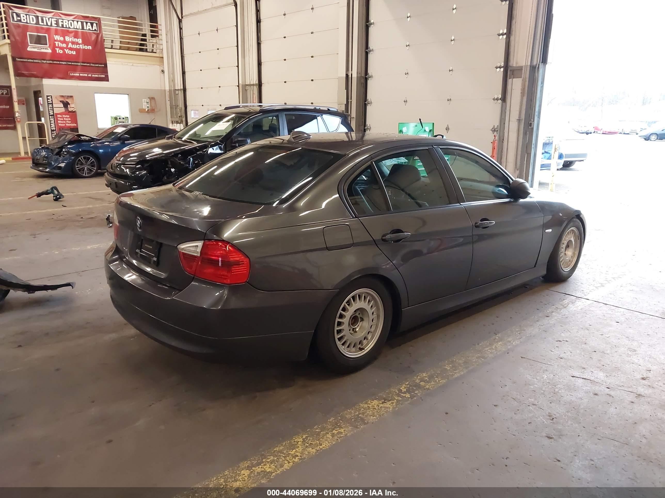 BMW 328I image 4
