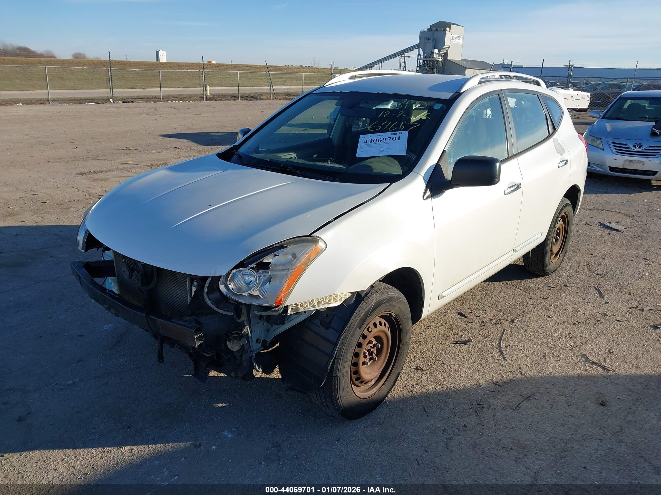 NISSAN ROGUE image 2
