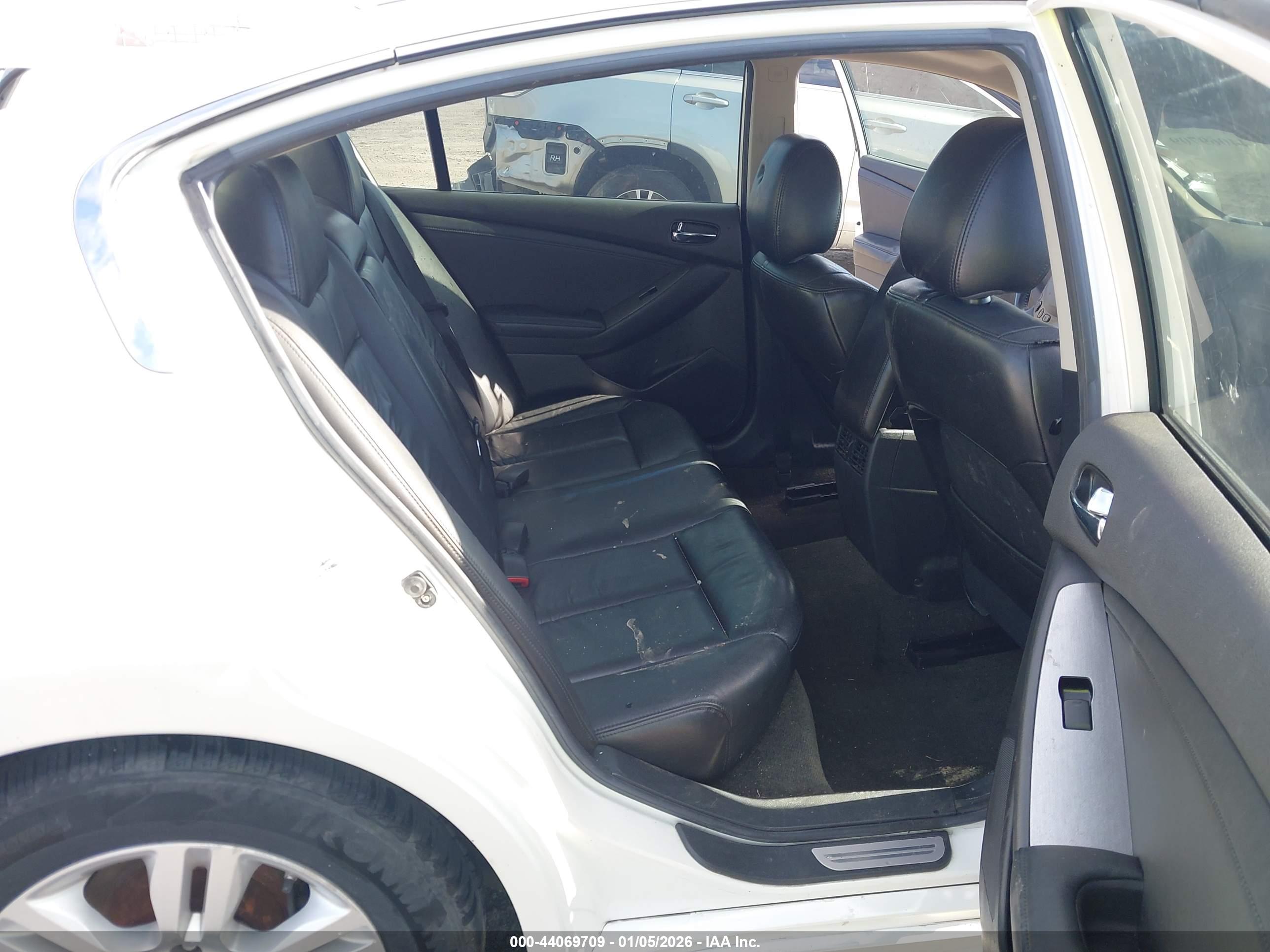 NISSAN ALTIMA image 8