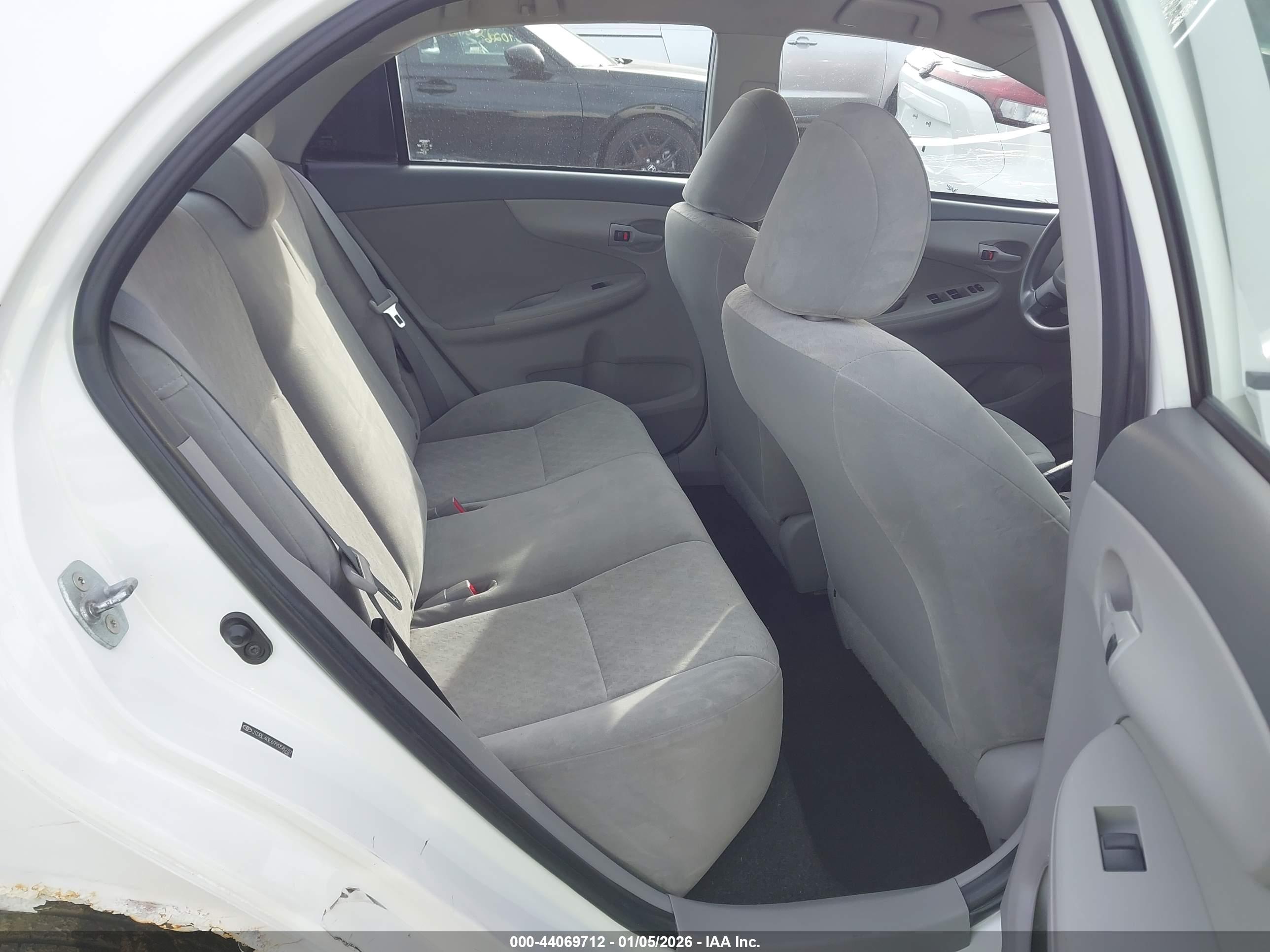 TOYOTA COROLLA image 8