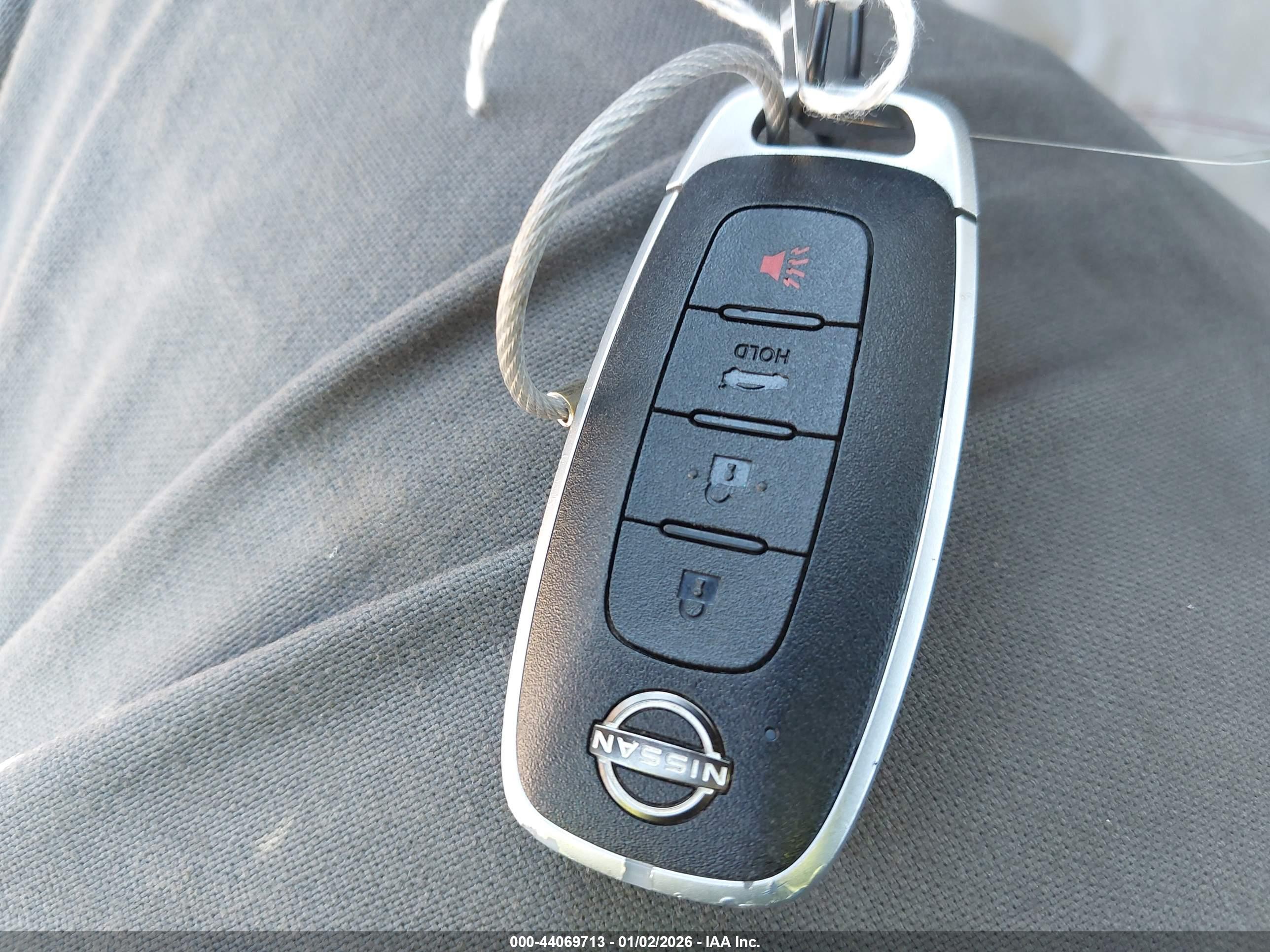 NISSAN VERSA image 11