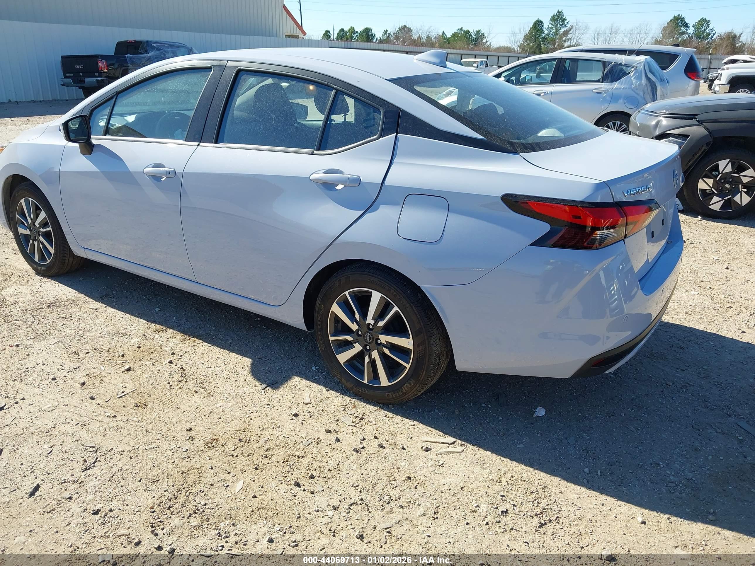NISSAN VERSA image 3