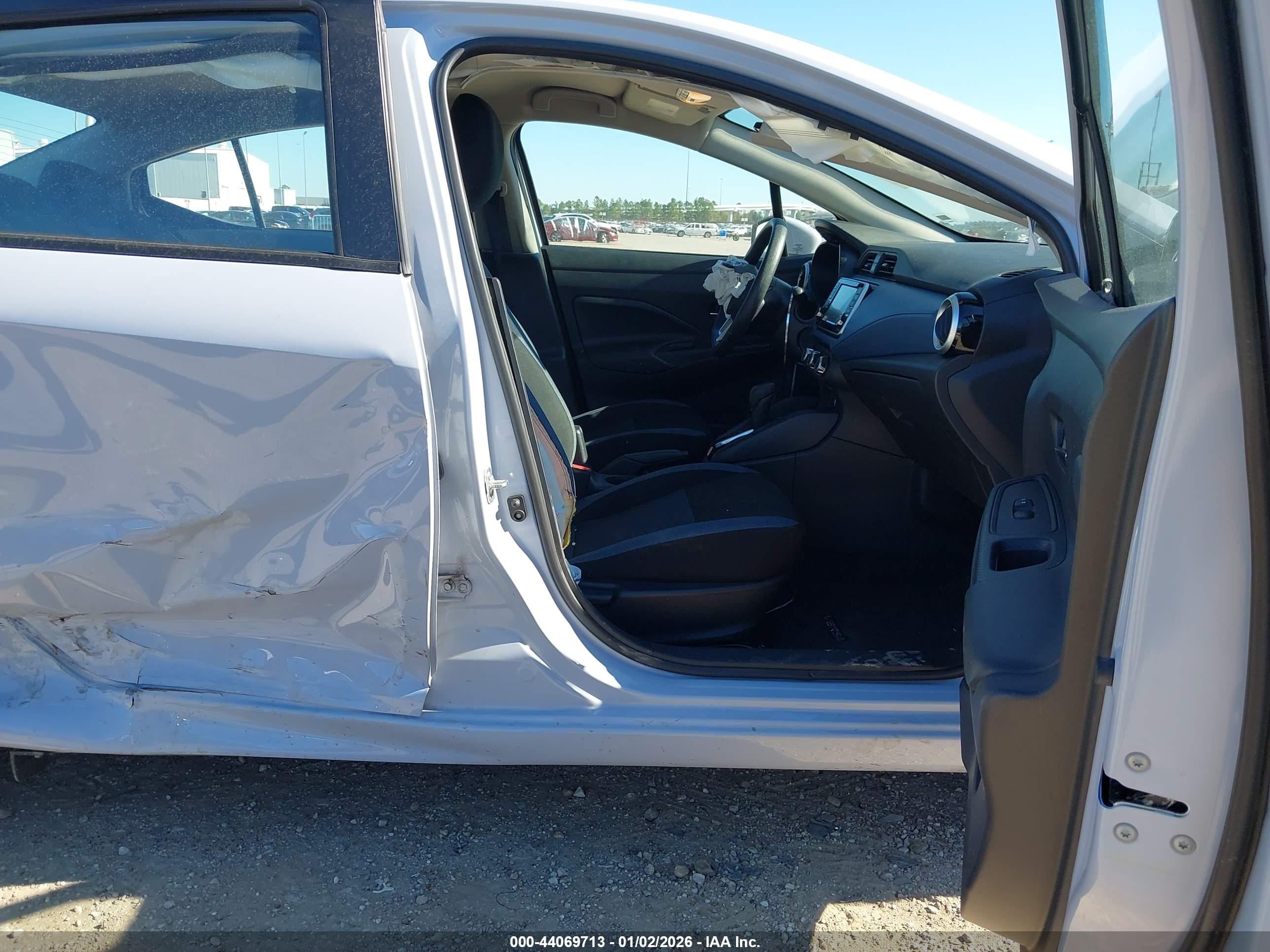 NISSAN VERSA image 5