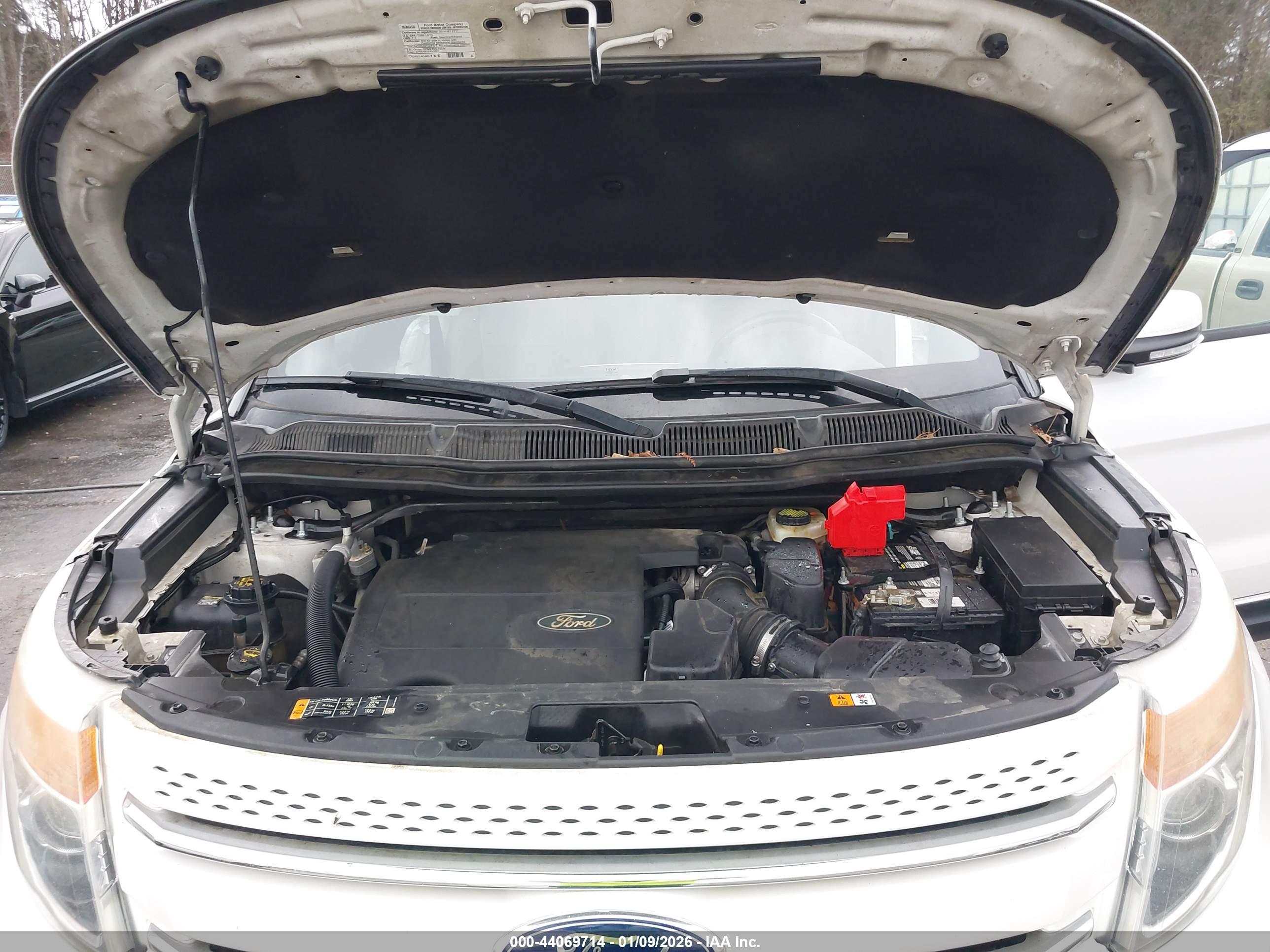 FORD EXPLORER image 10