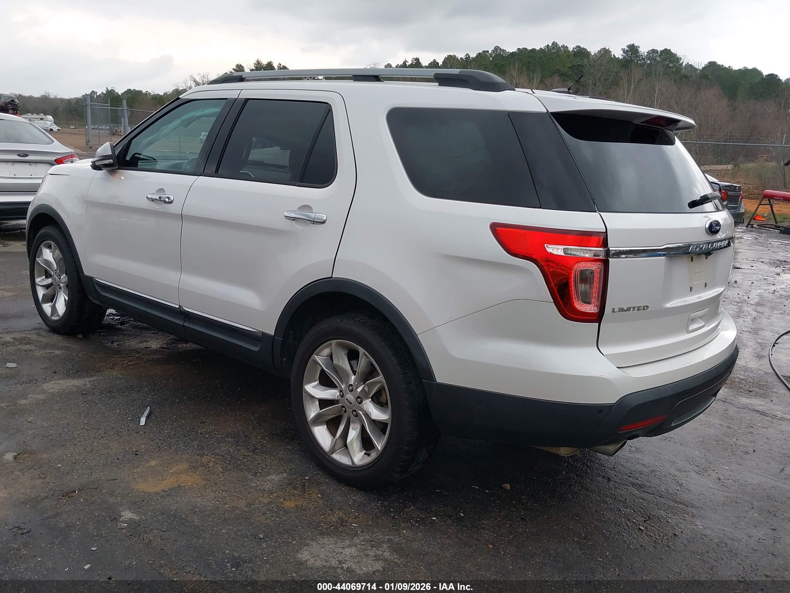 FORD EXPLORER image 3