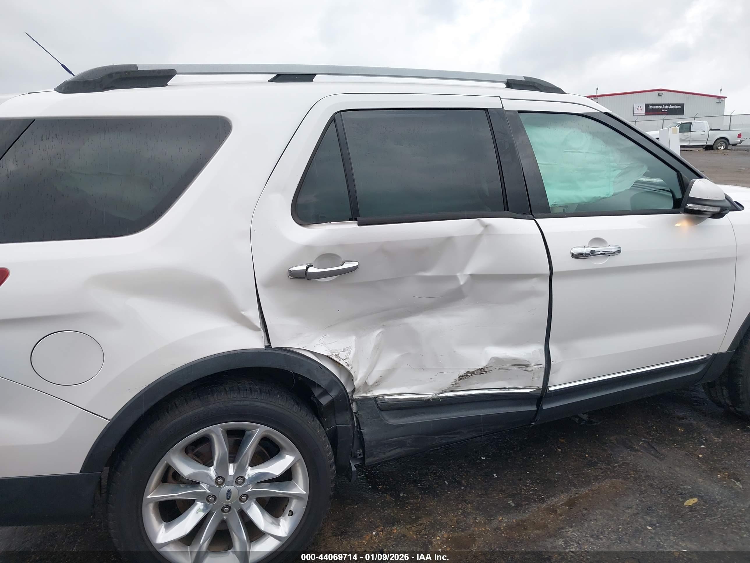 FORD EXPLORER image 6