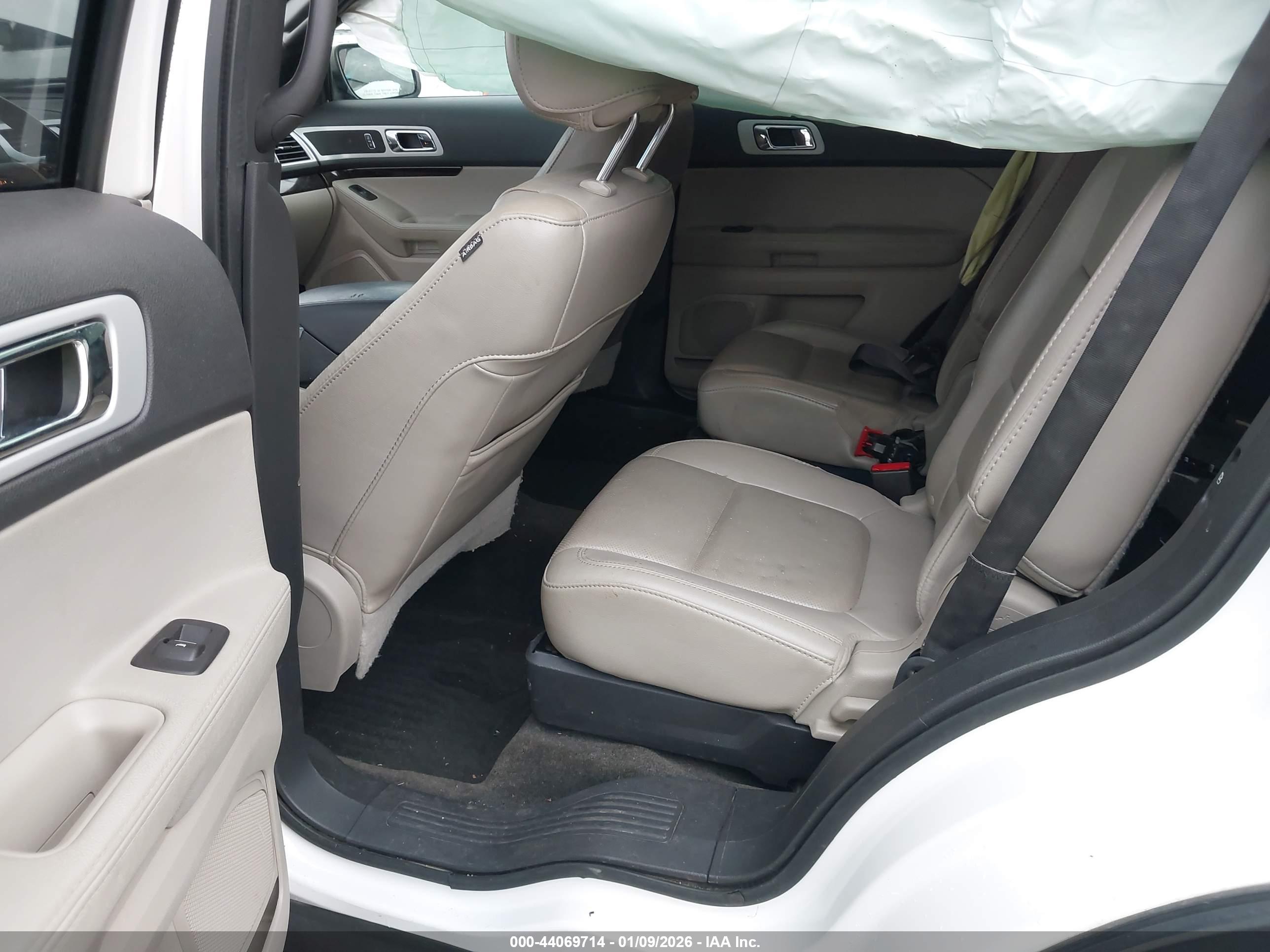 FORD EXPLORER image 8