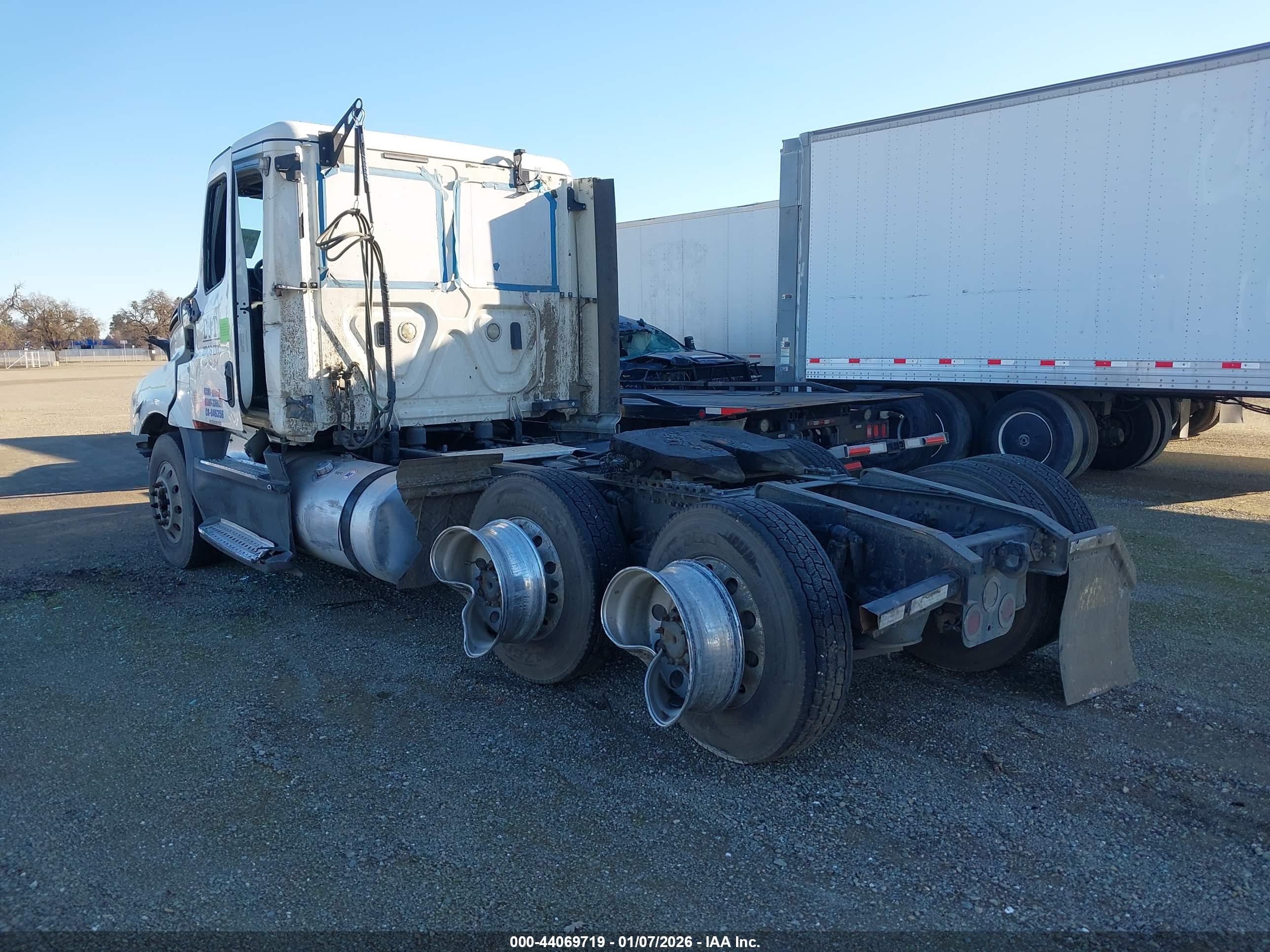 FREIGHTLINER NEW image 3