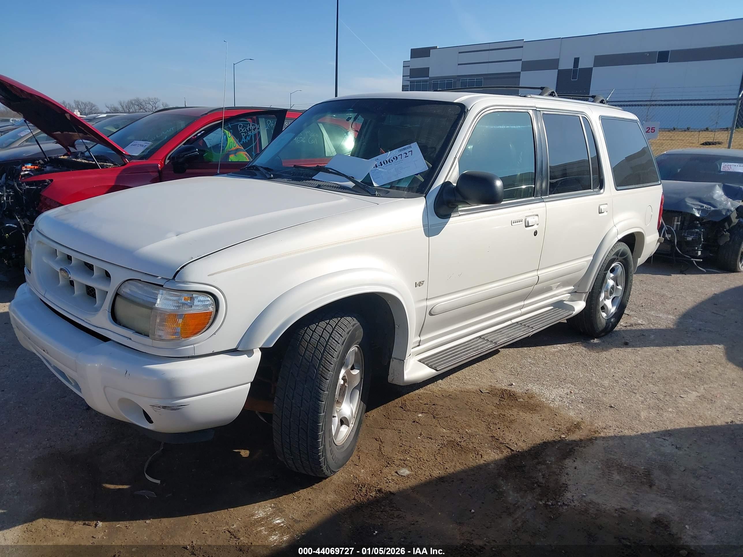 FORD EXPLORER image 2