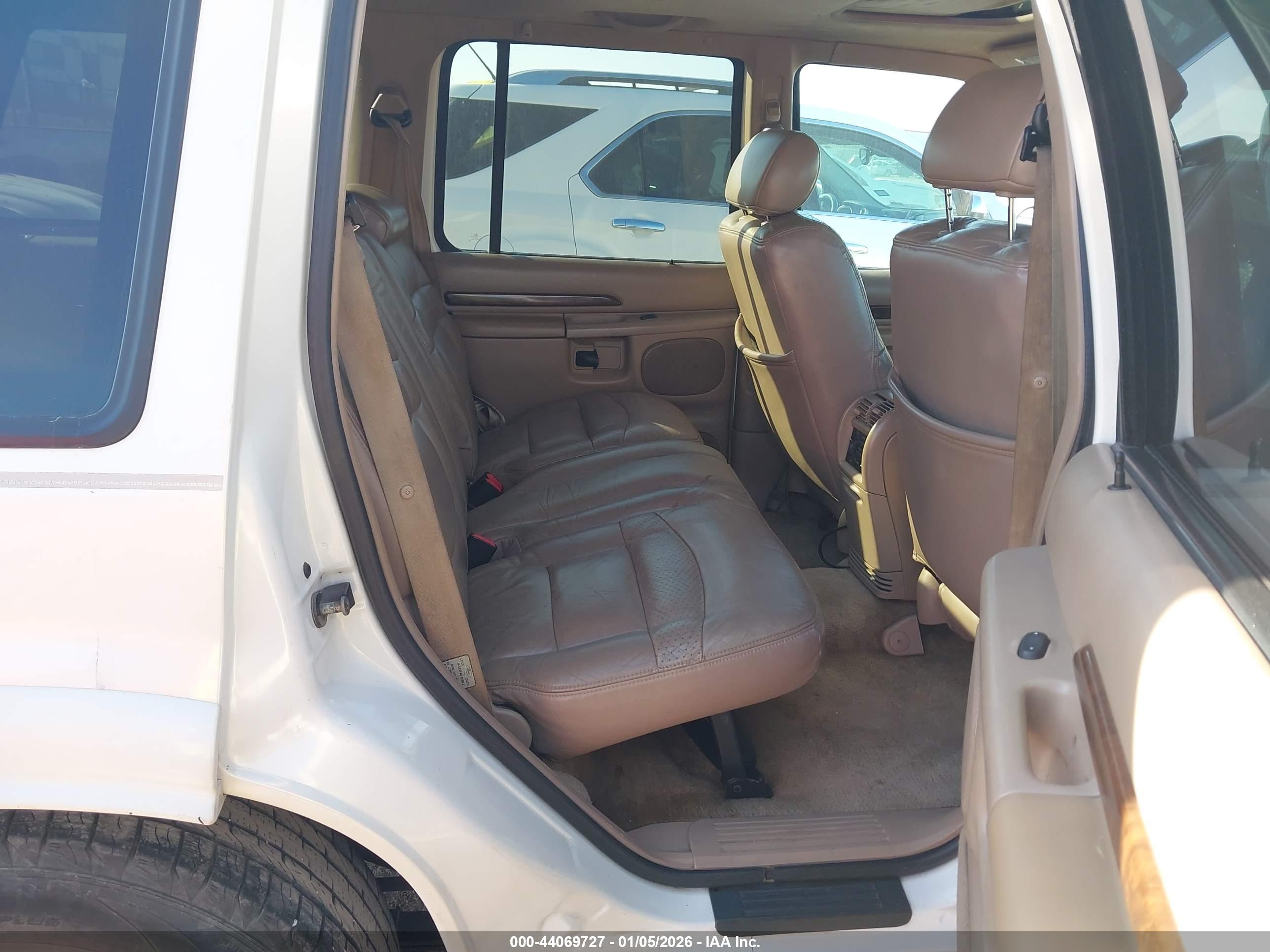 FORD EXPLORER image 8