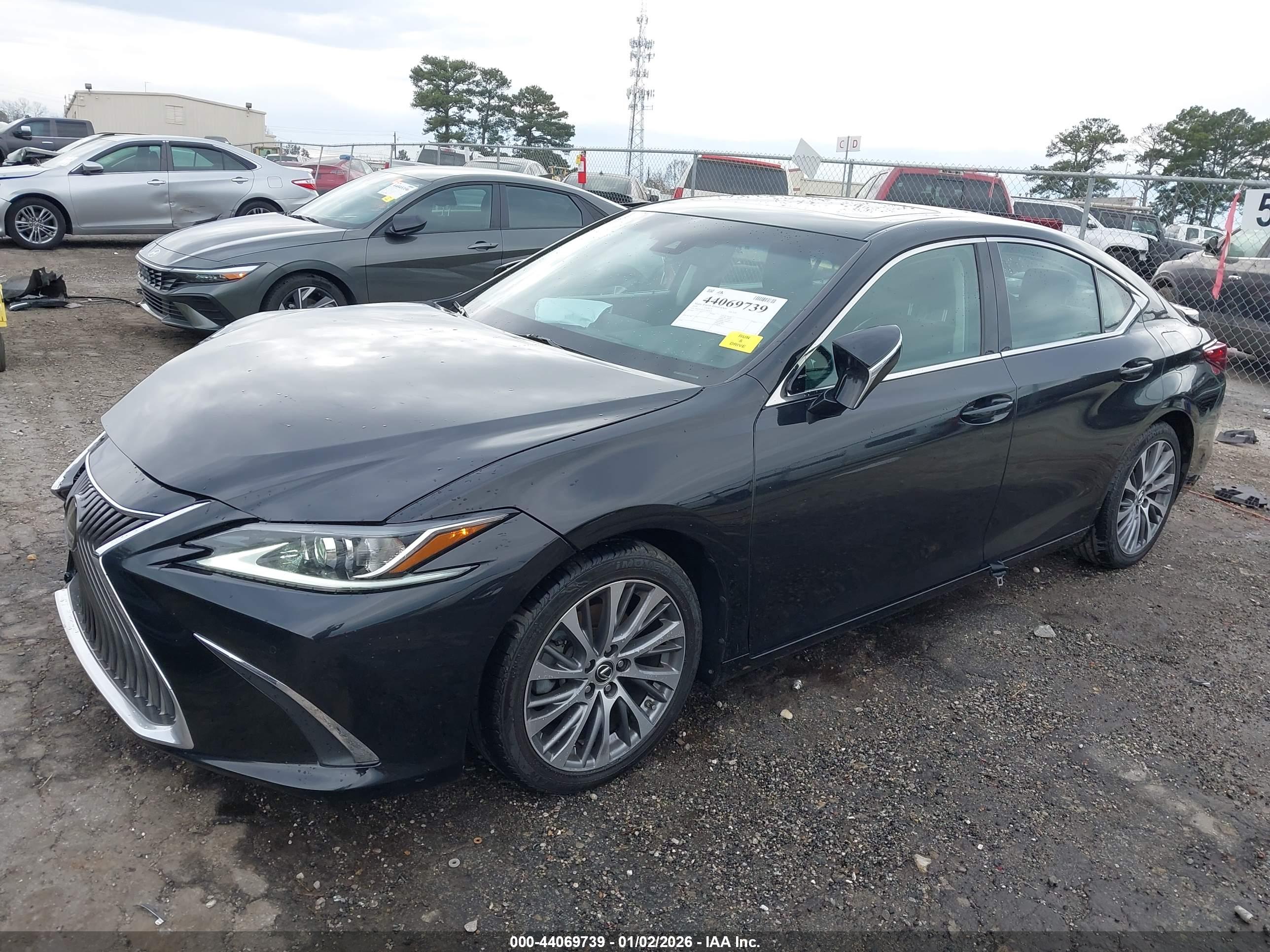 LEXUS ES image 2
