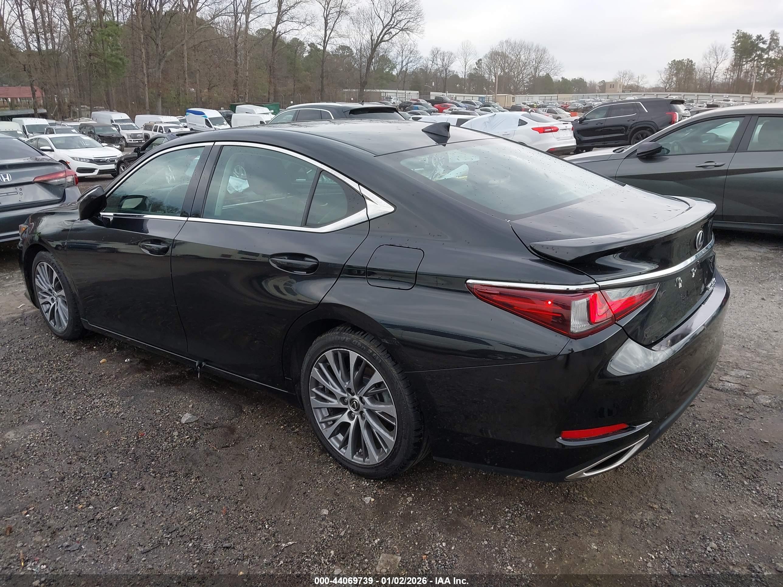 LEXUS ES image 3