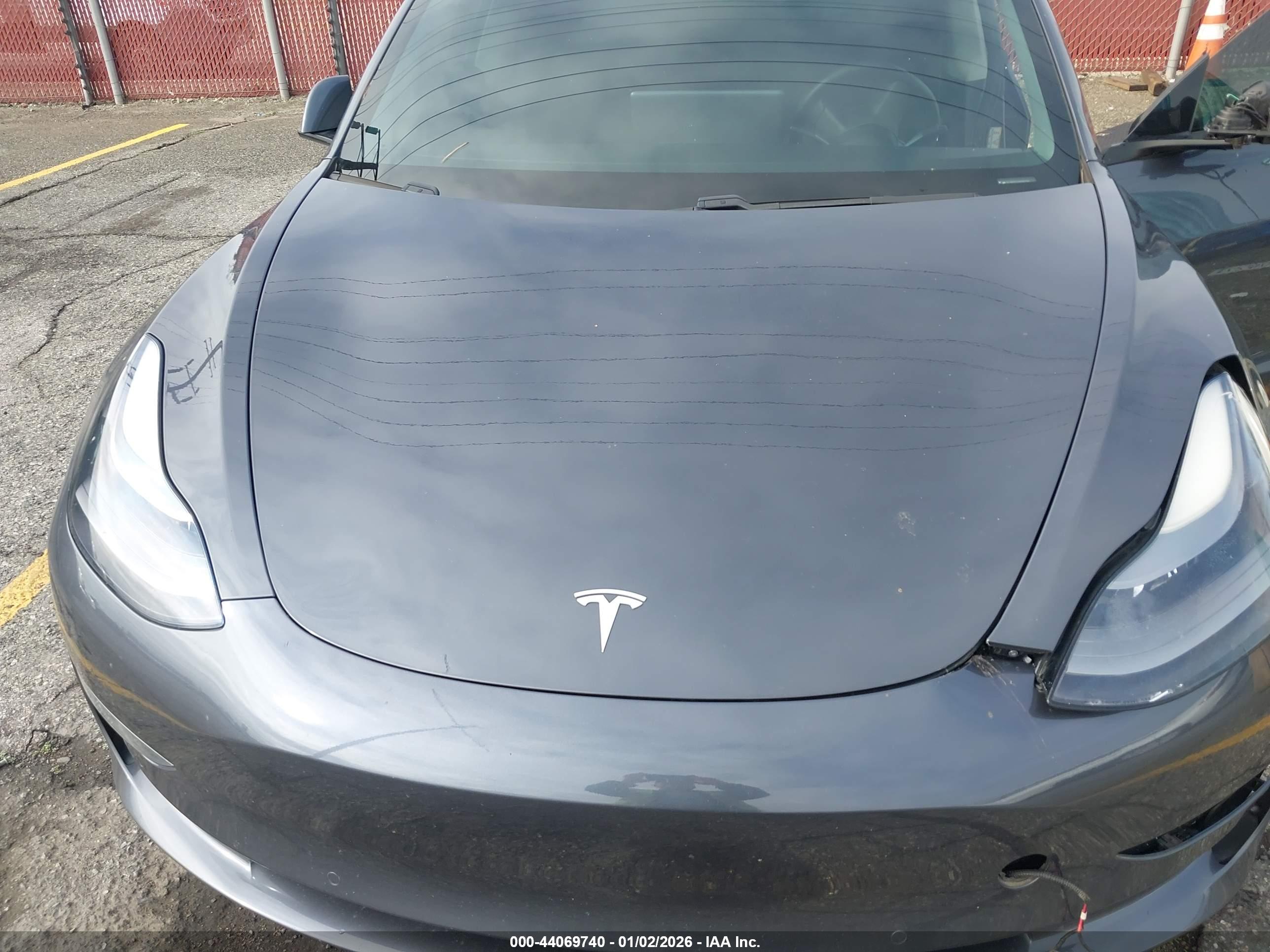 TESLA MODEL image 10