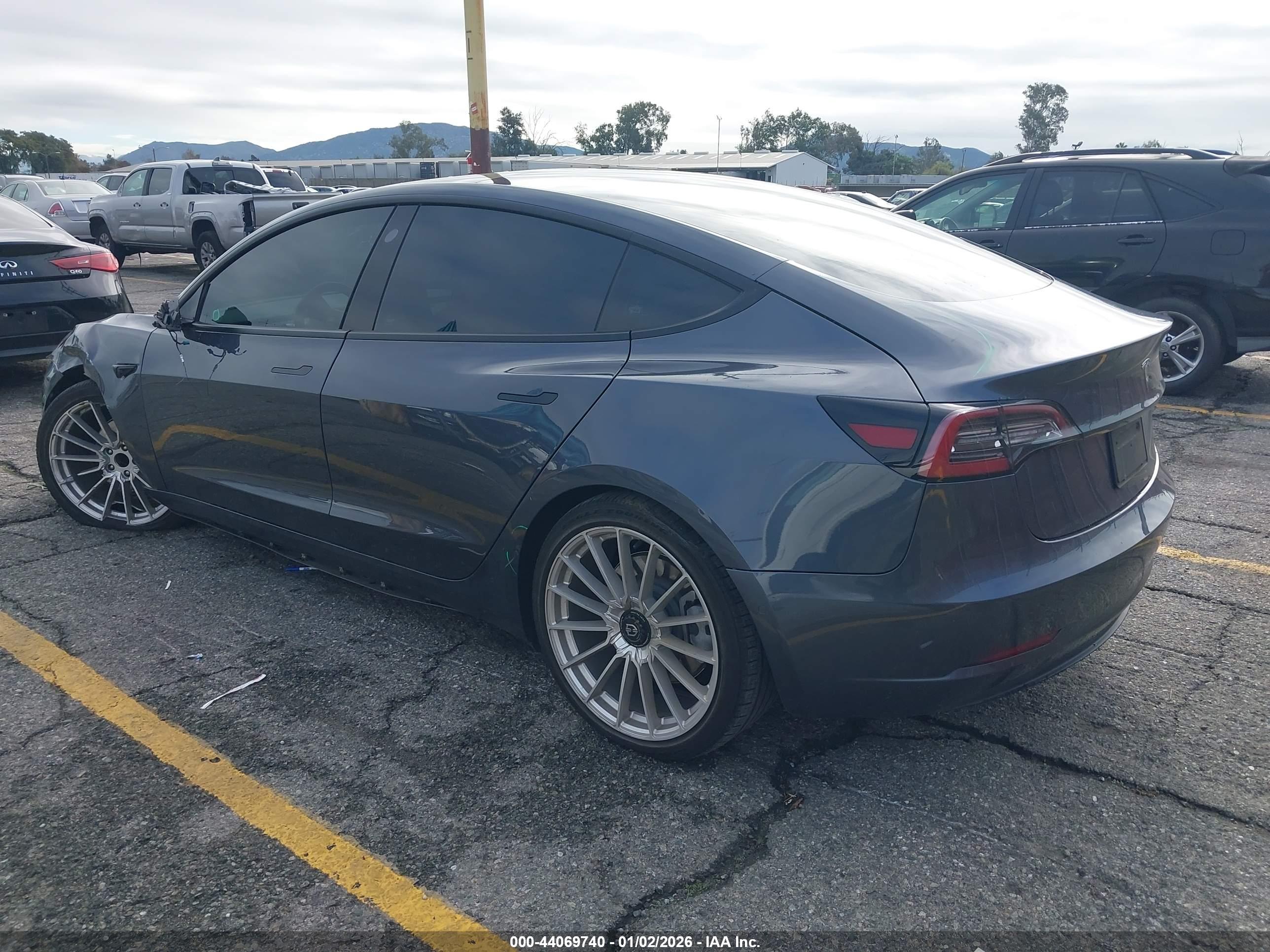 TESLA MODEL image 3