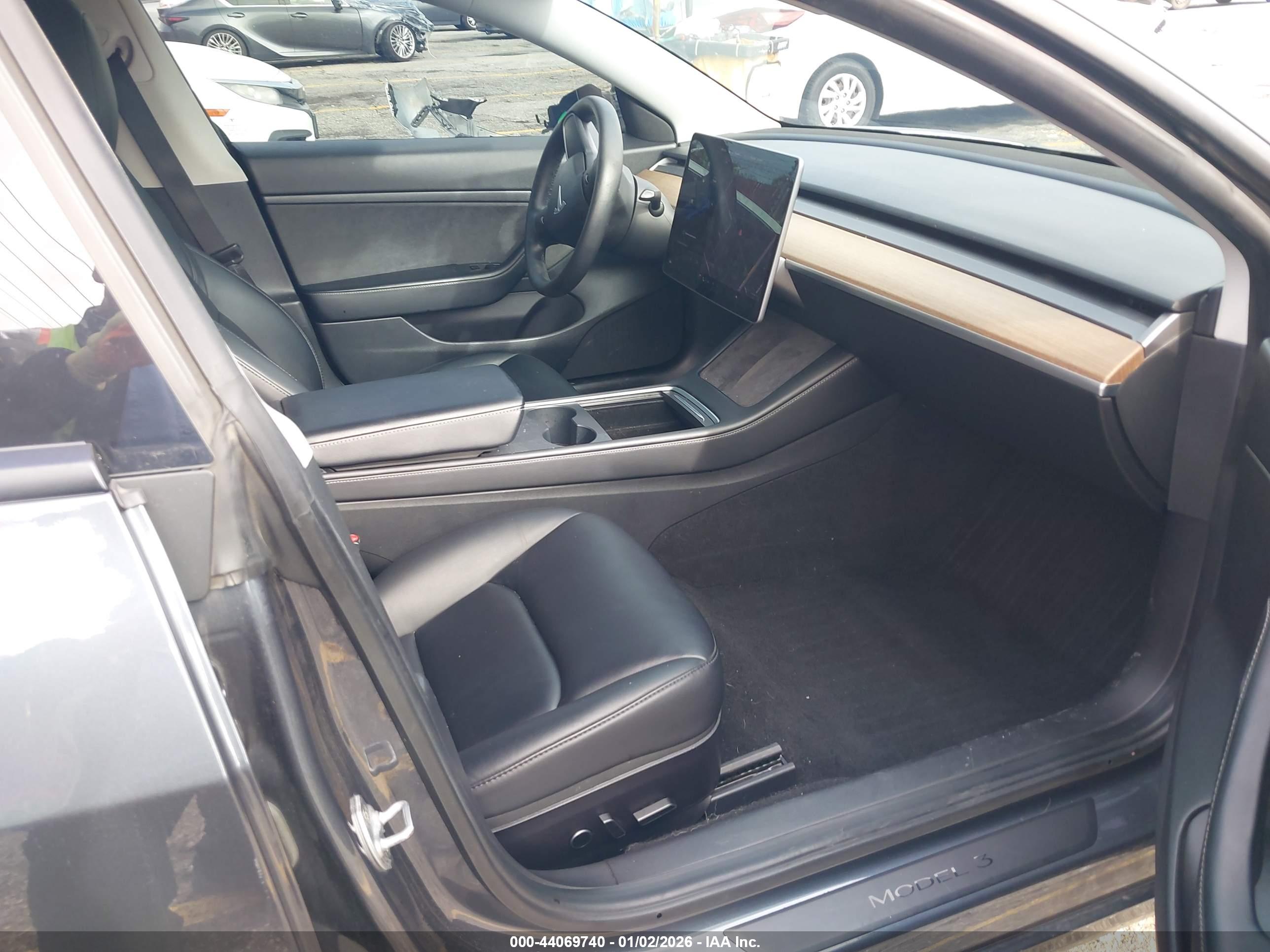 TESLA MODEL image 5