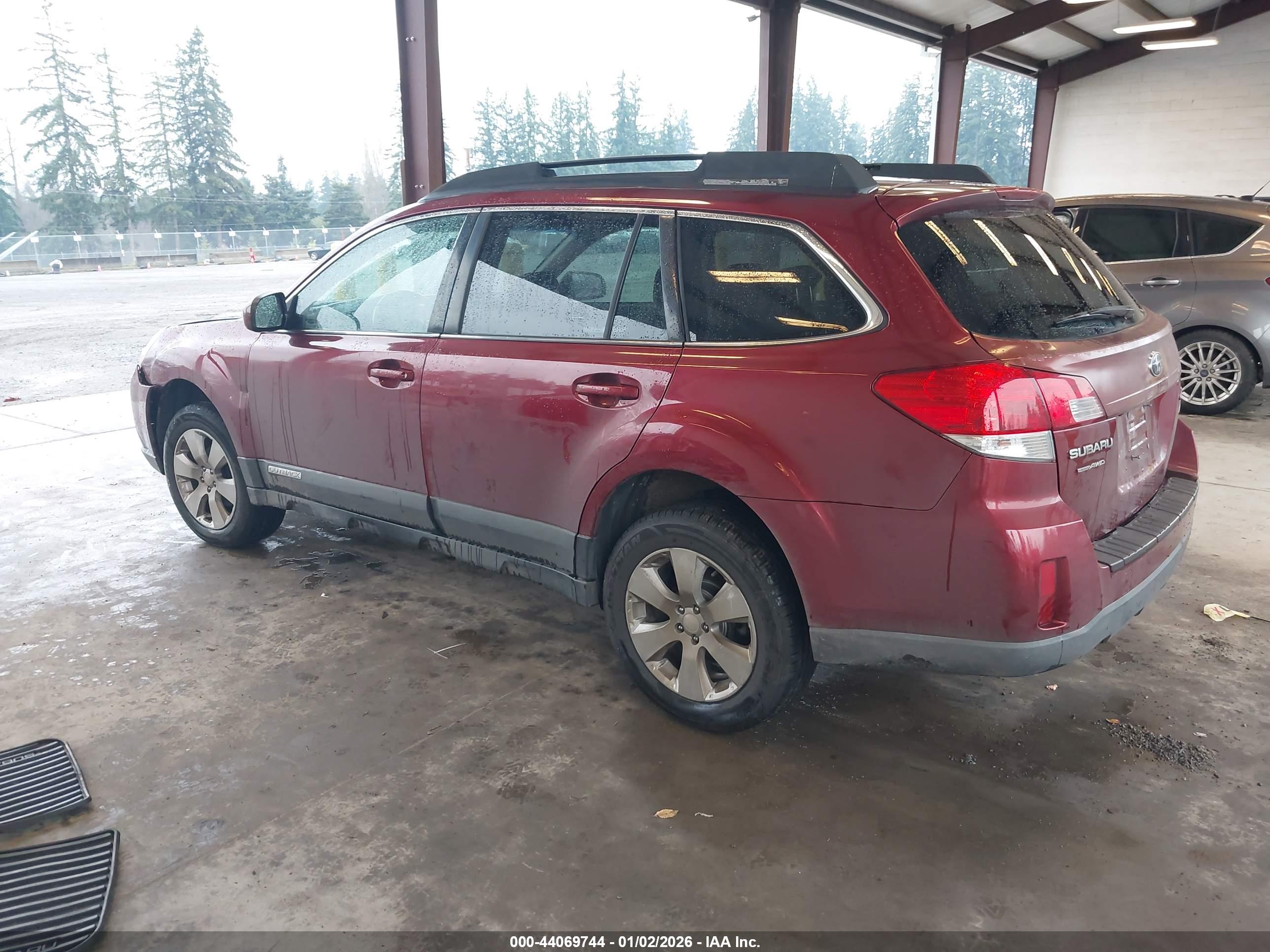 SUBARU OUTBACK image 3