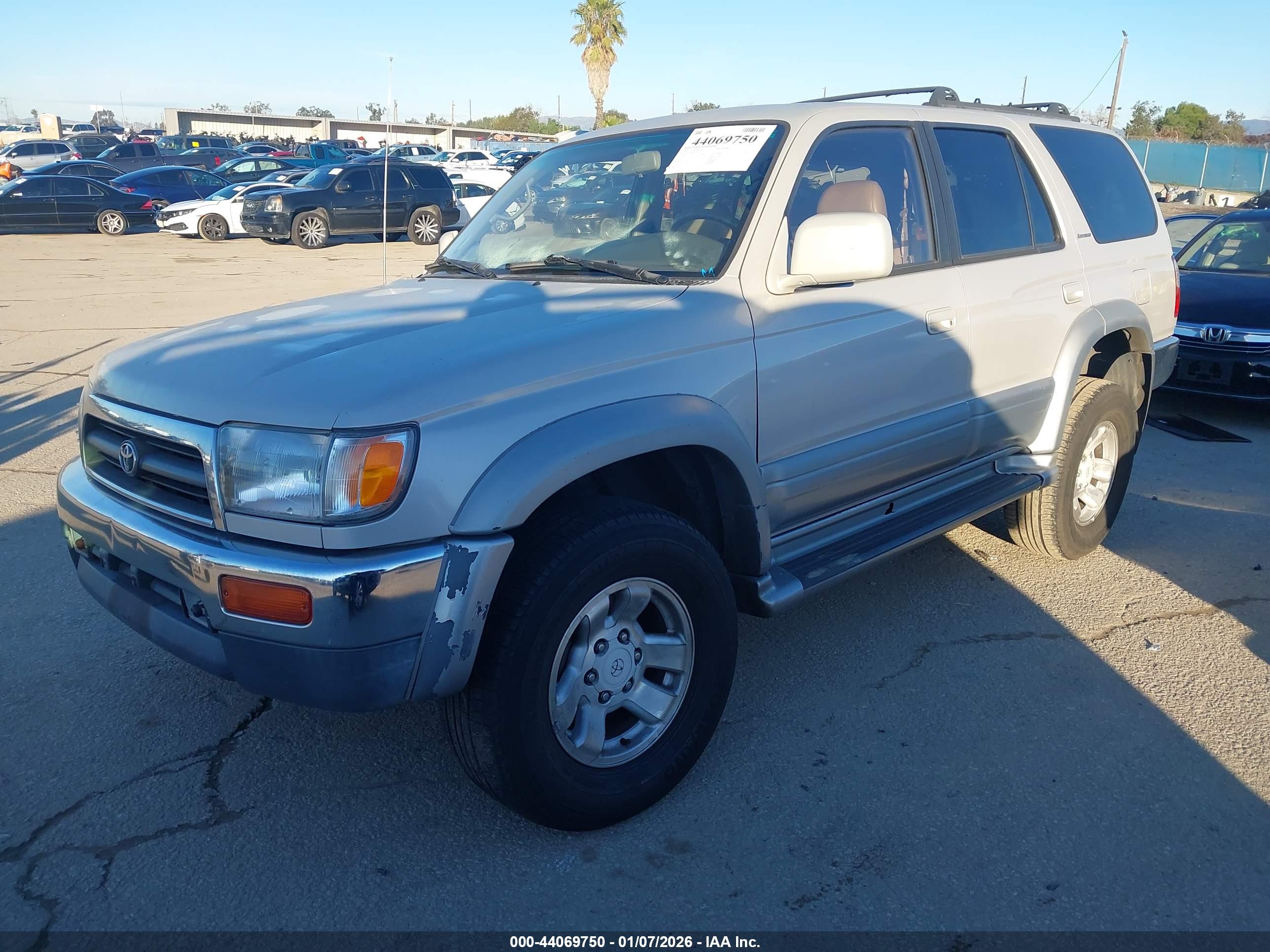 TOYOTA 4RUNNER image 2